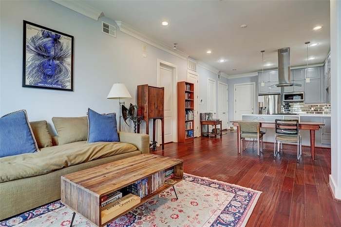 510 Lovett Boulevard 403 Property Photo 4