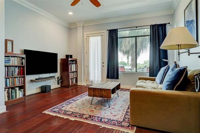 510 Lovett Boulevard 403 Property Photo 7