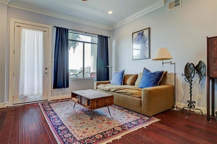 510 Lovett Boulevard 403 Property Photo 8