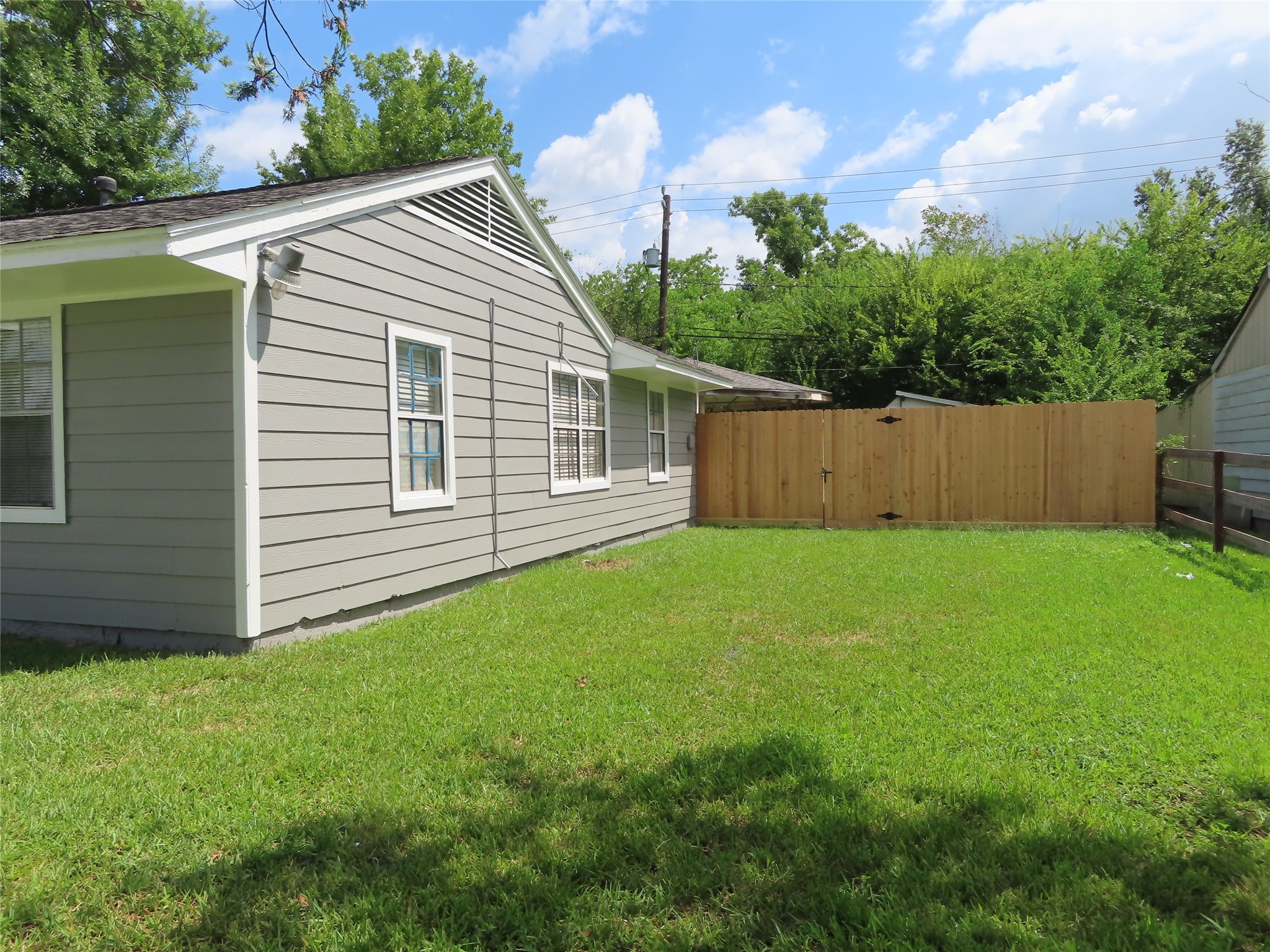 705 Baca Street Property Photo 3