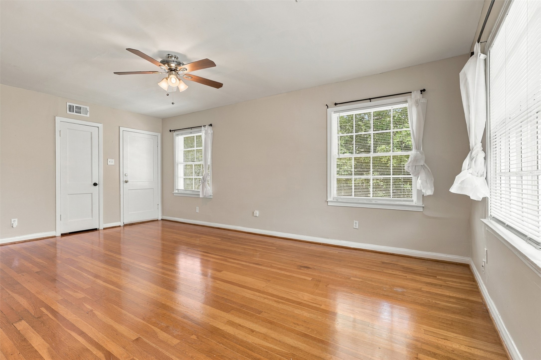 4505 Larch Lane B Property Photo 9