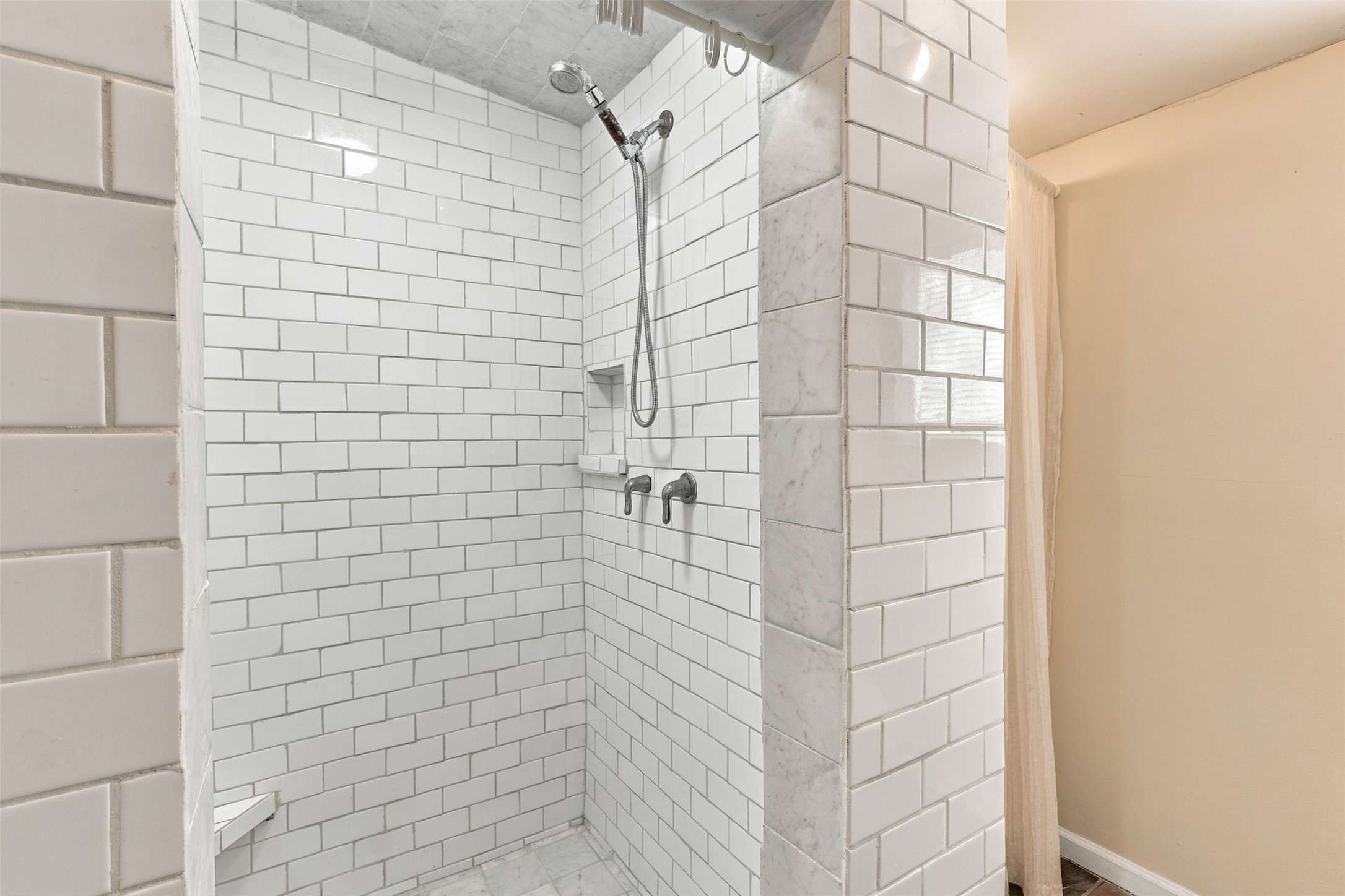 4505 Larch Lane B Property Photo 15
