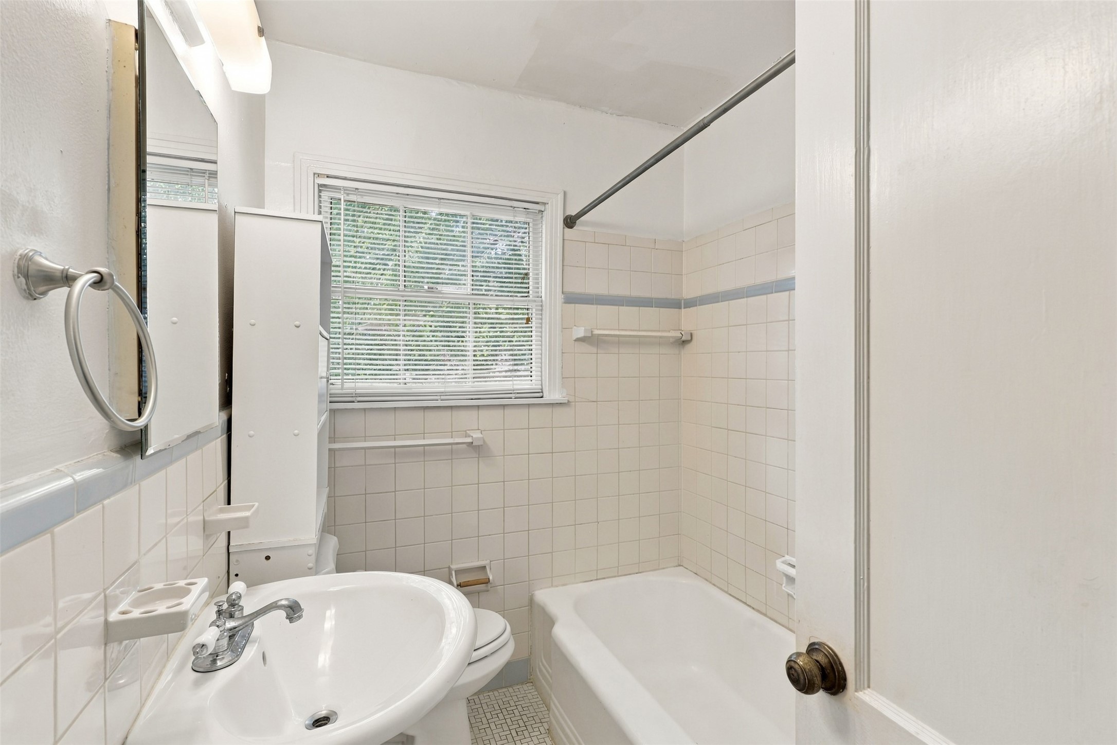 4505 Larch Lane B Property Photo 19