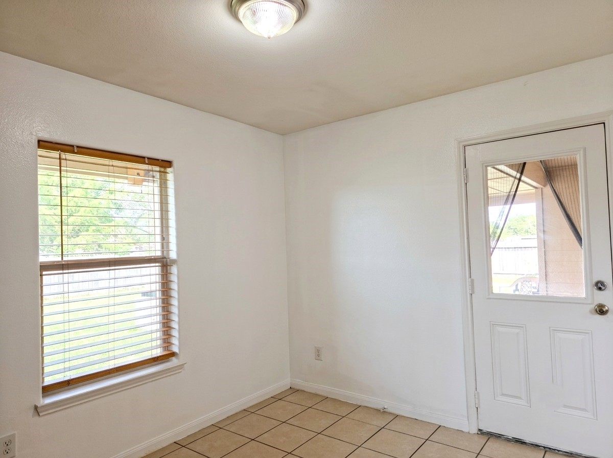 18962 Ranchcrest Drive Property Photo 27