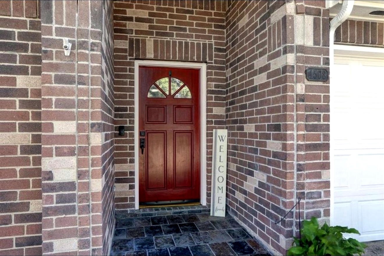4508 Stonebridge Drive Property Photo 2