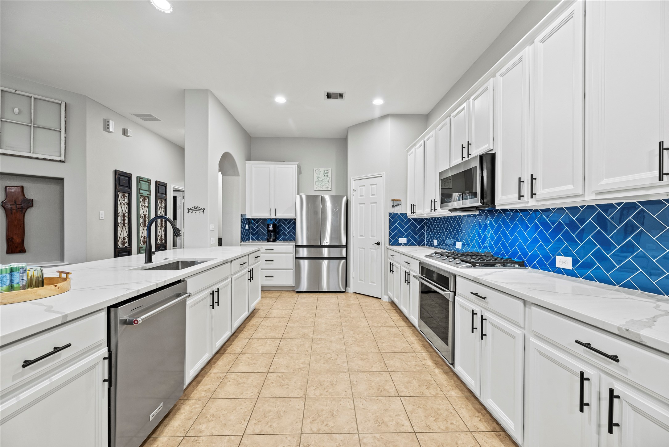 3106 London Lane Property Photo 6