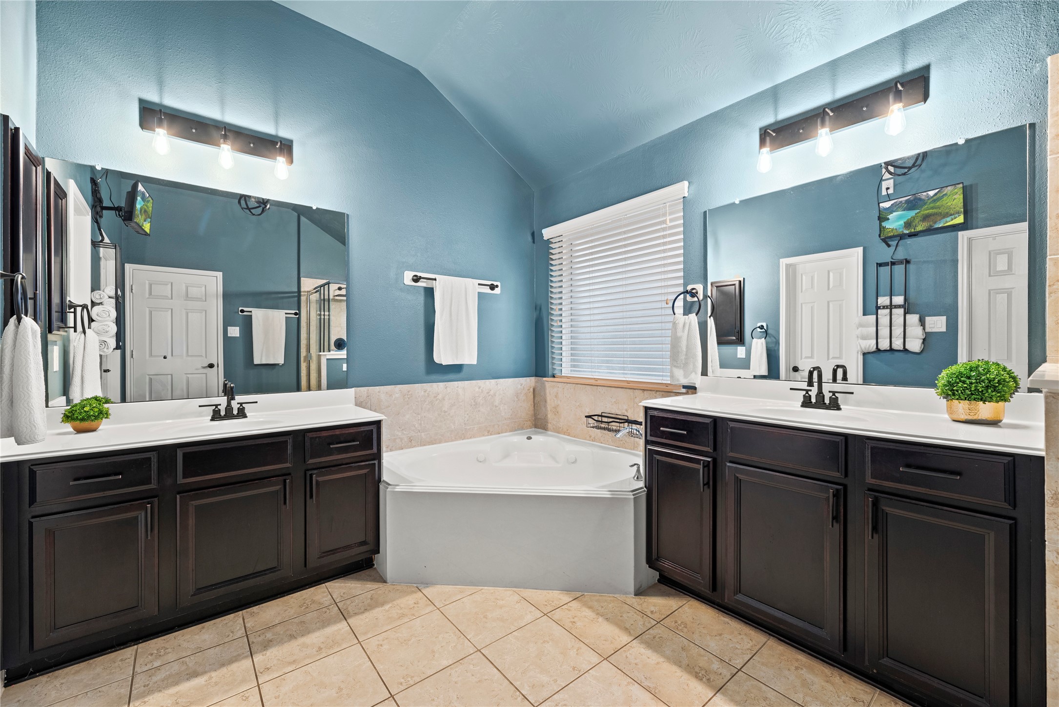 3106 London Lane Property Photo 16