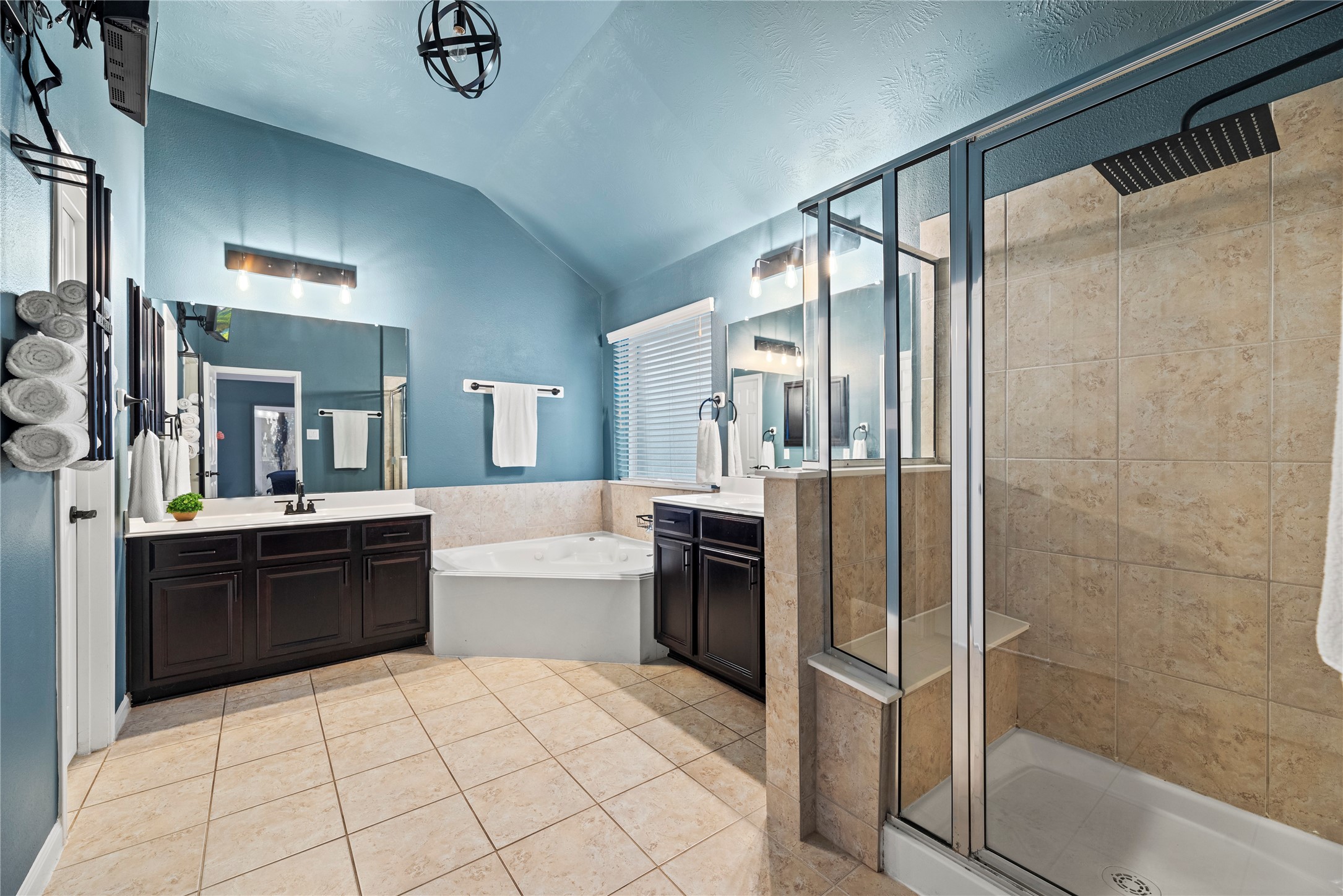 3106 London Lane Property Photo 17