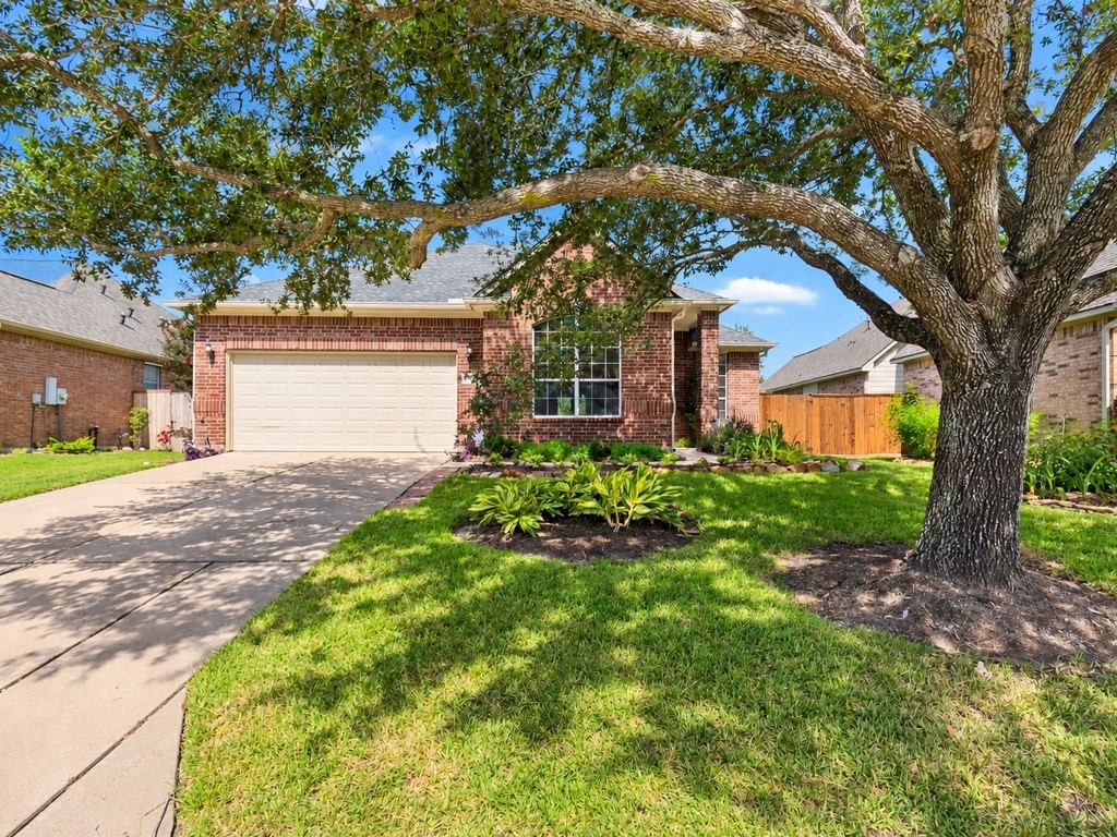 2404 S Venice Drive Property Photo 1