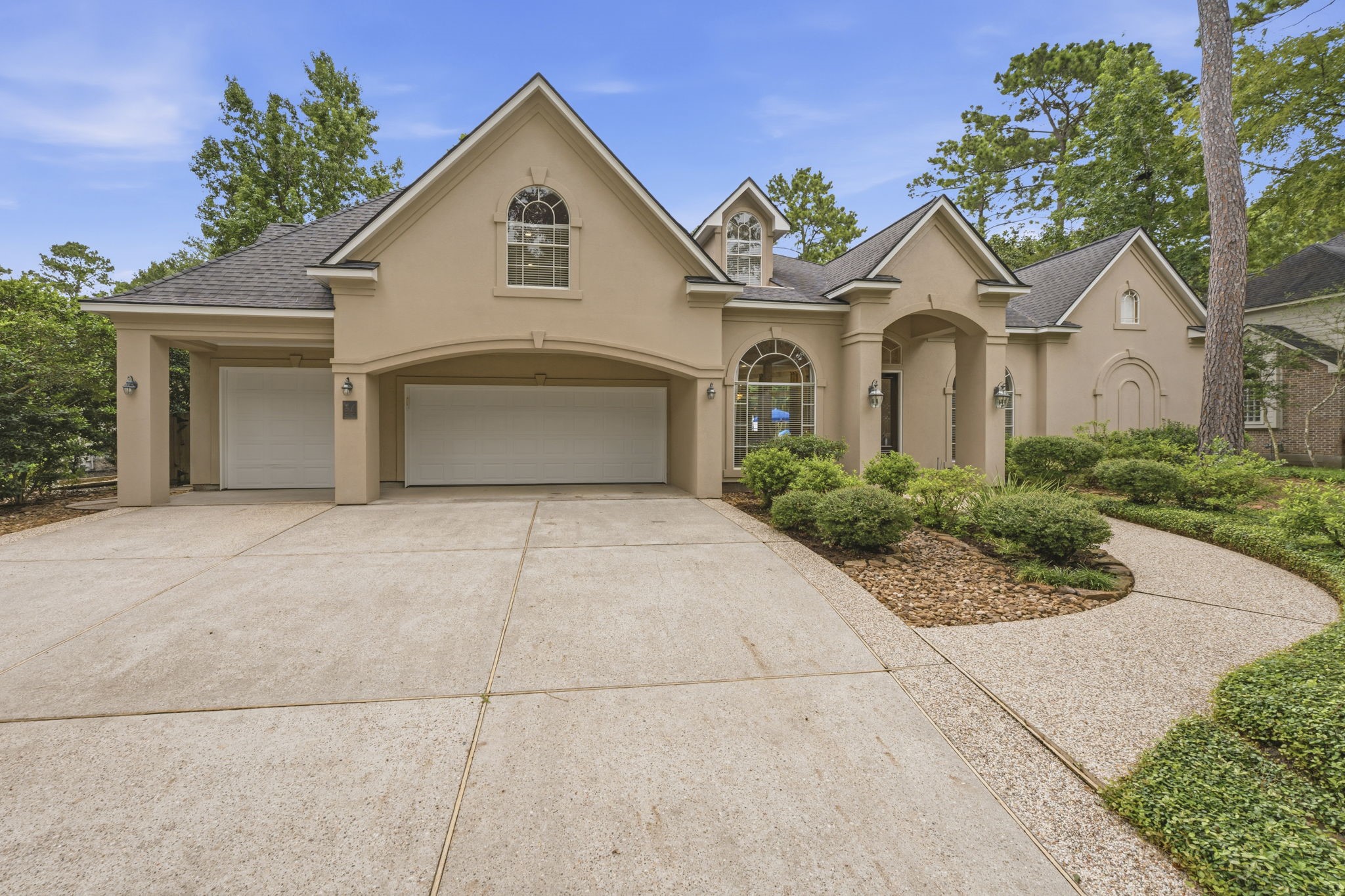 54 N Wooded Brook Circle Property Photo 1