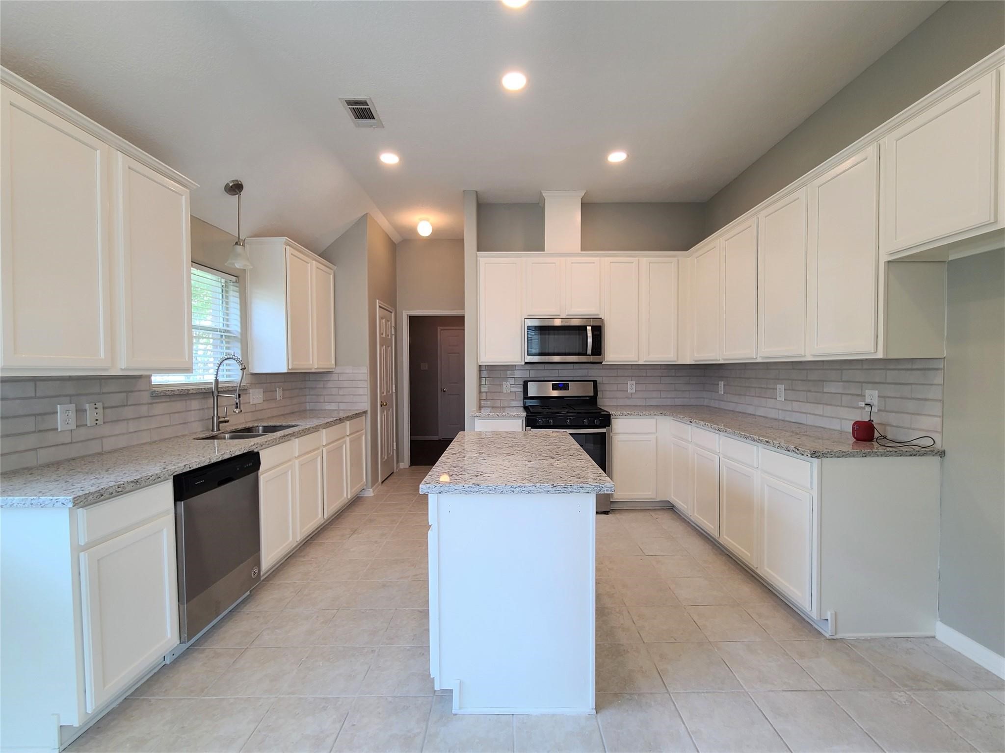 18818 Harbor Key Circle Property Photo 18