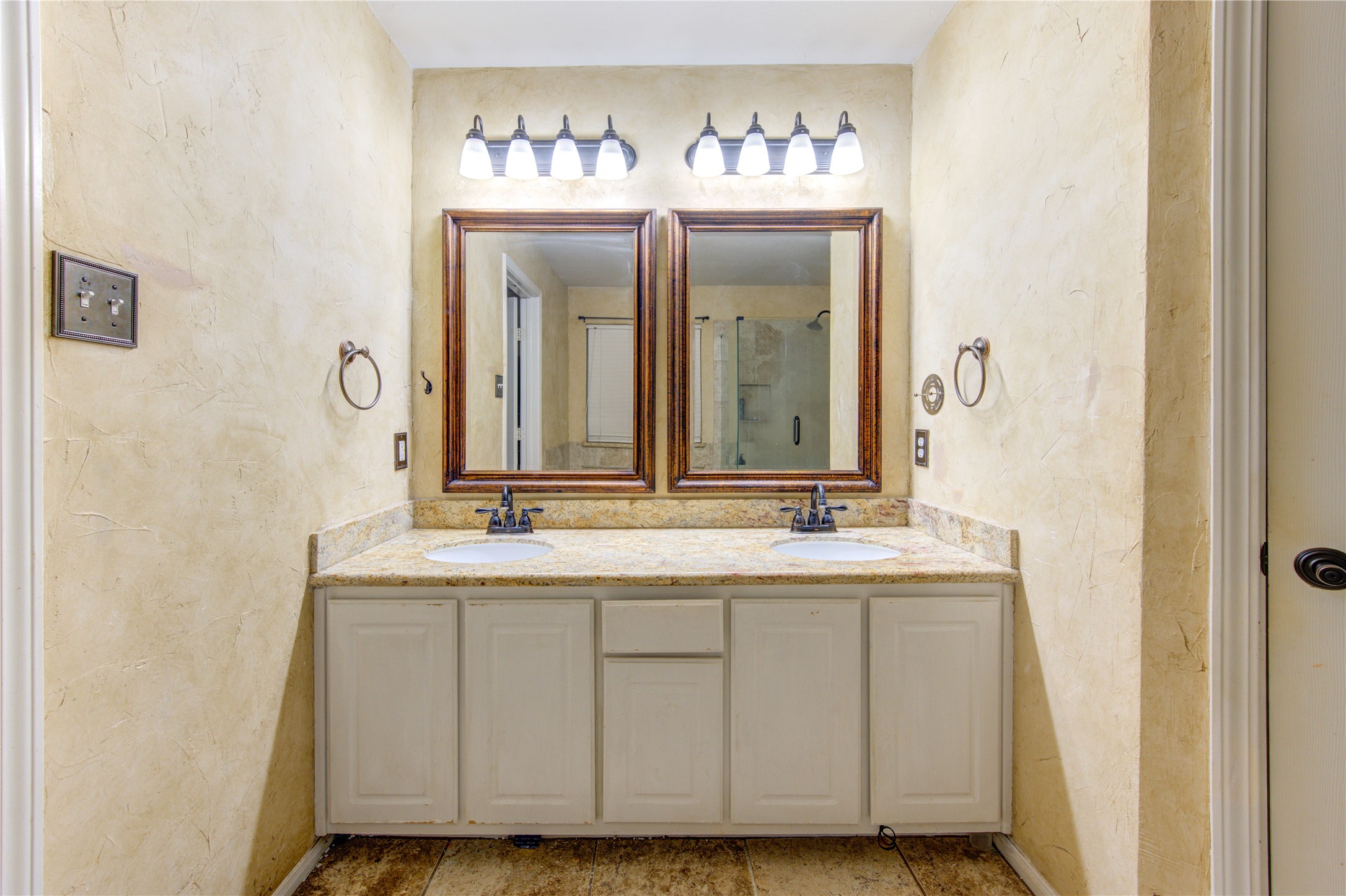 14703 Huntmont Drive Property Photo 15
