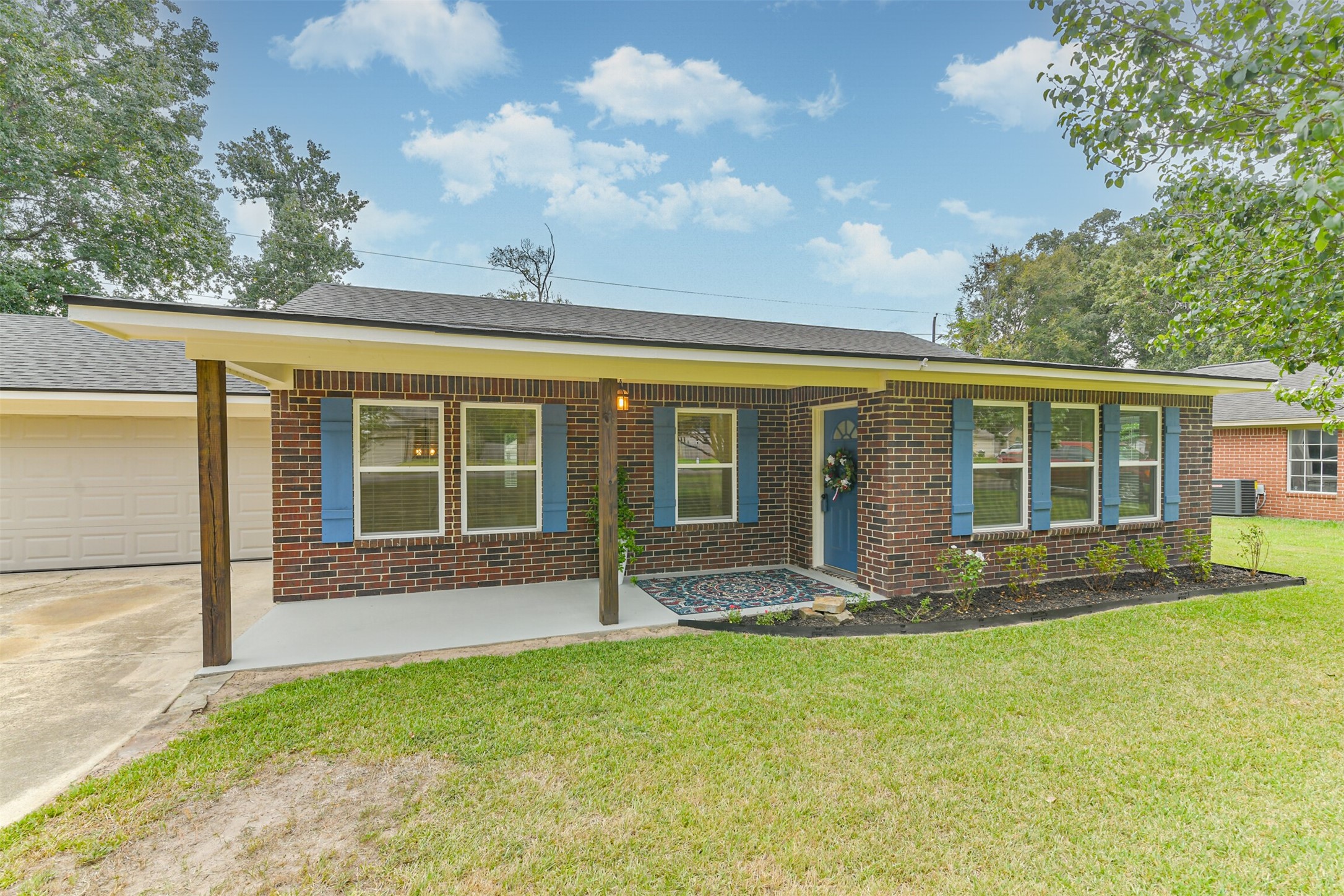 28814 Champion Oaks Drive Property Photo 3