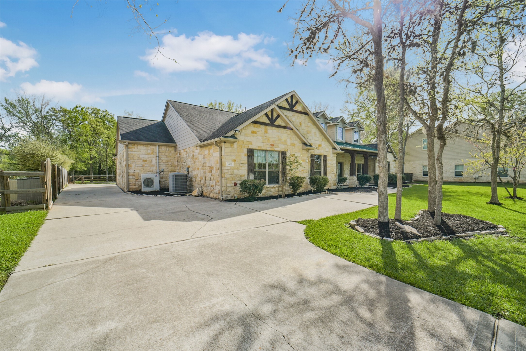 3522 Wellspring Lake Drive Property Photo 4
