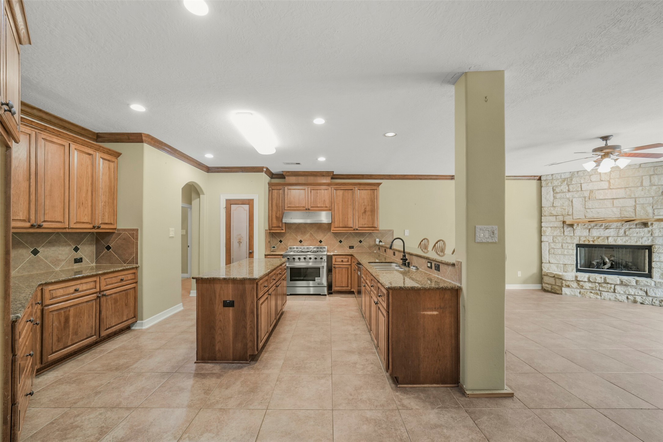 3522 Wellspring Lake Drive Property Photo 9