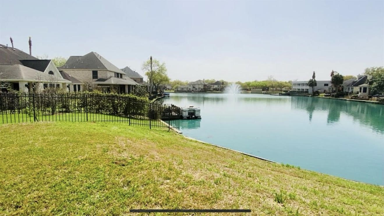 2823 Plantation Lakes Drive Property Photo 3