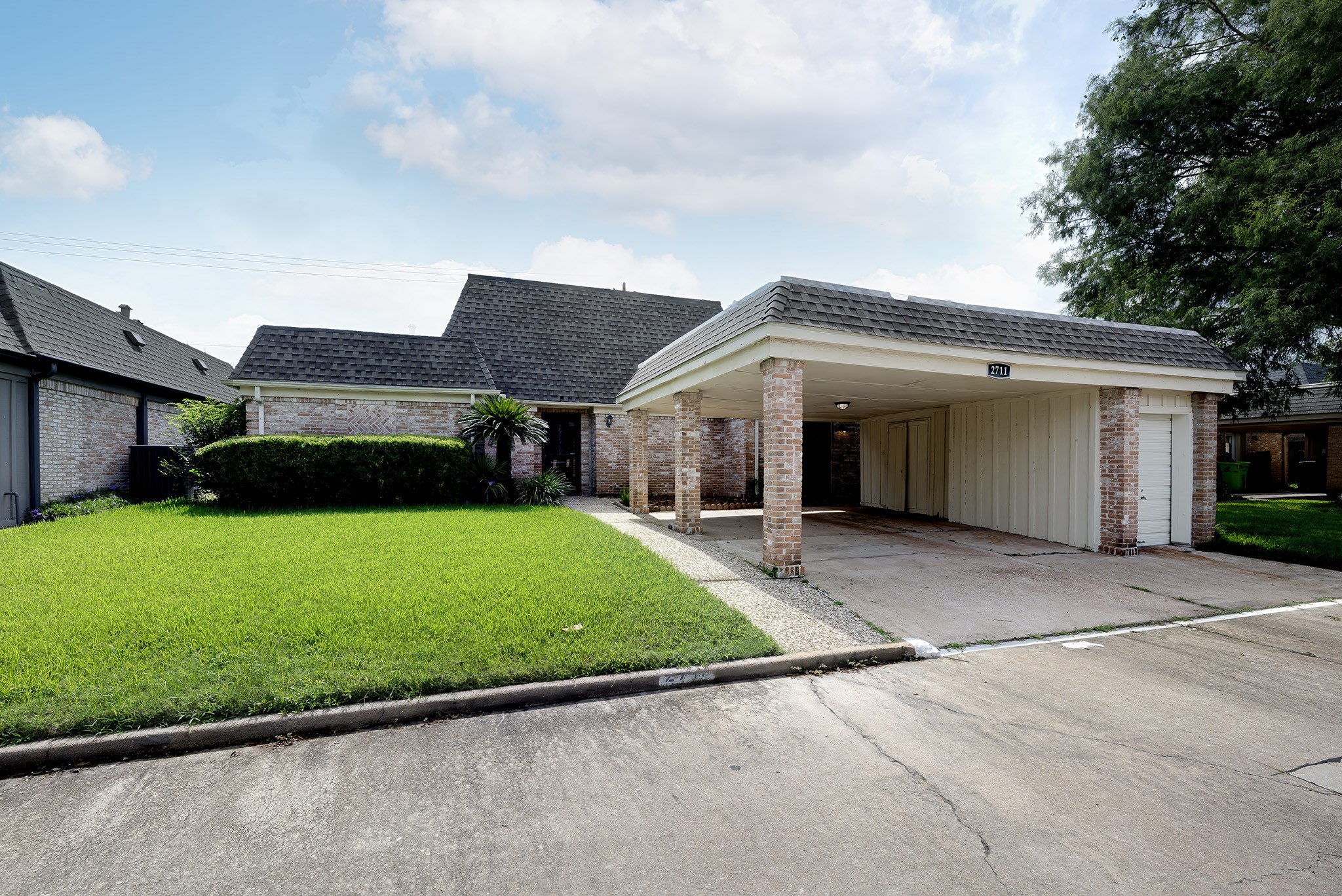 2711 Olympia Drive Property Photo 1