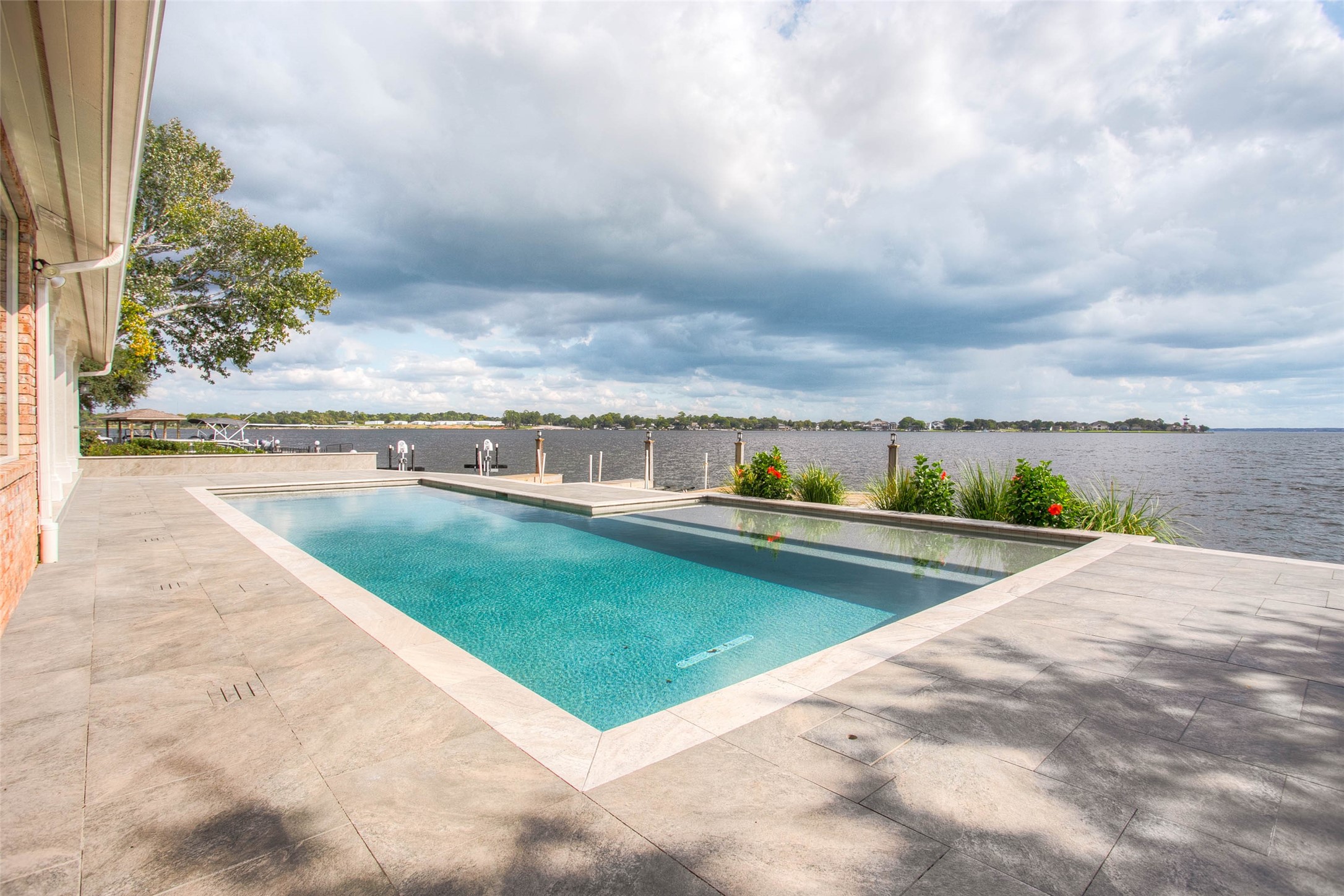 12092 Sagittarius Drive E Property Photo 10