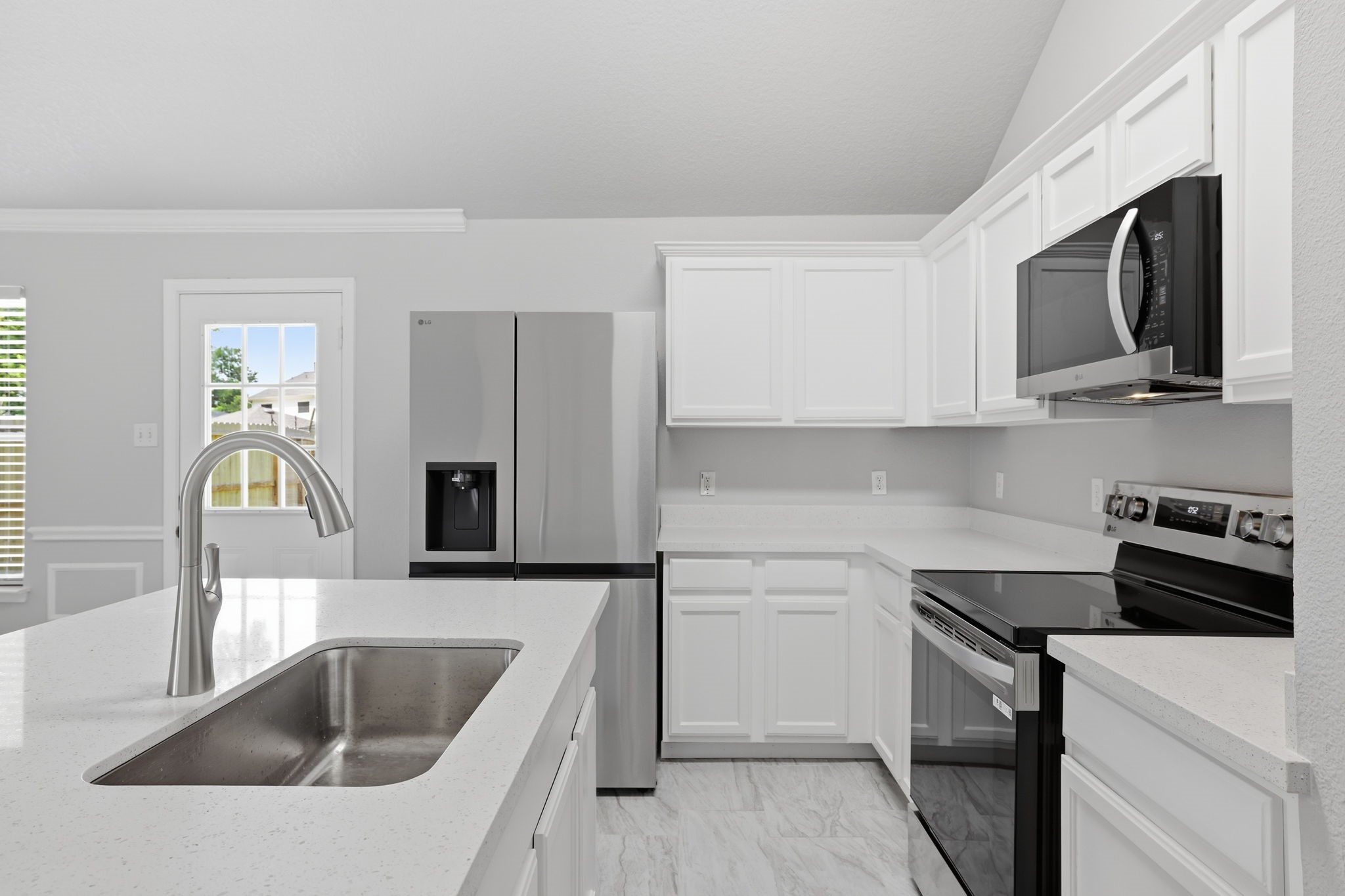 17819 Gimbals Way Property Photo 9