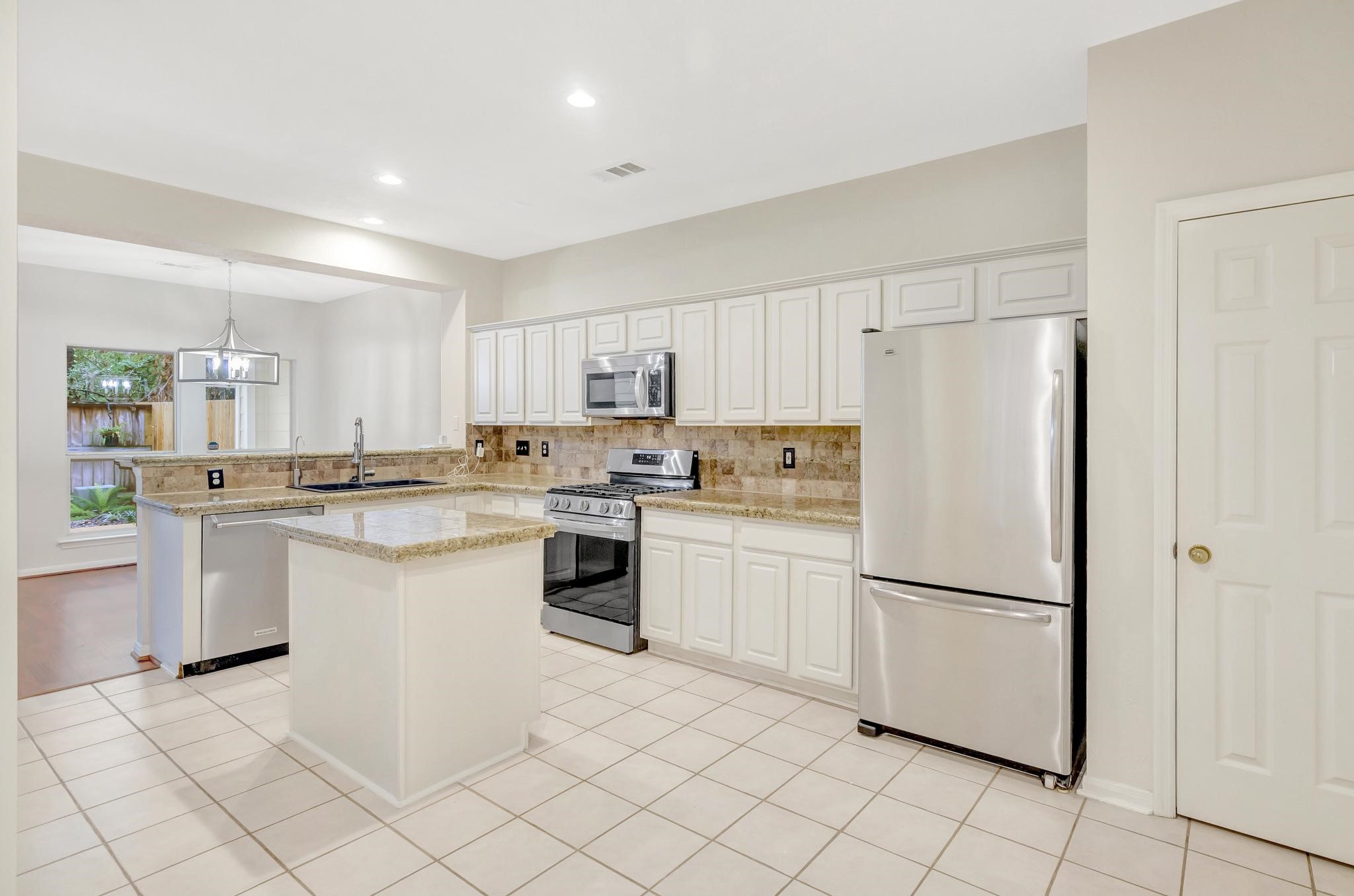 100 Piper Trace Property Photo 6