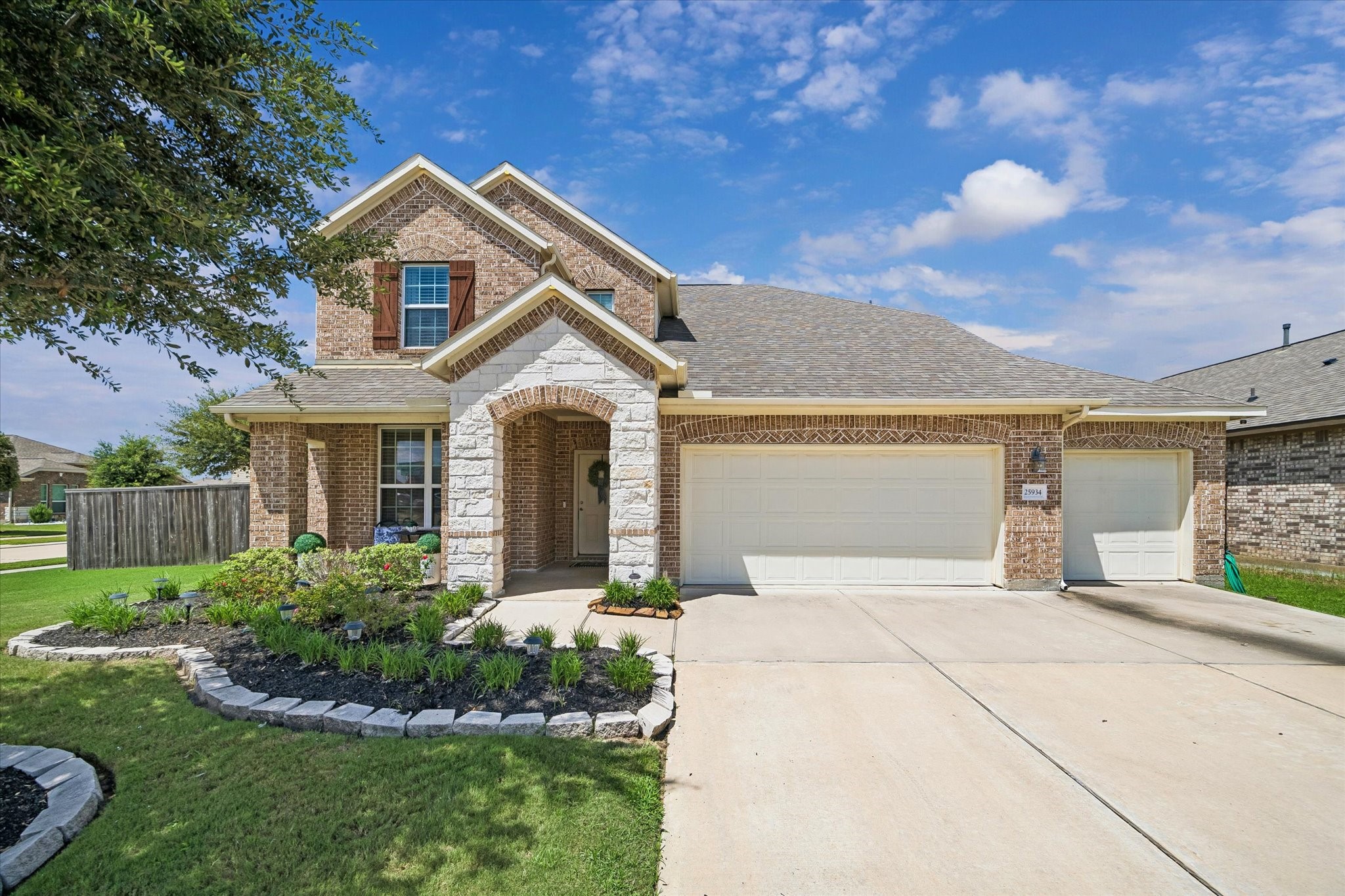 25934 Bronze Oak Court Property Photo 1