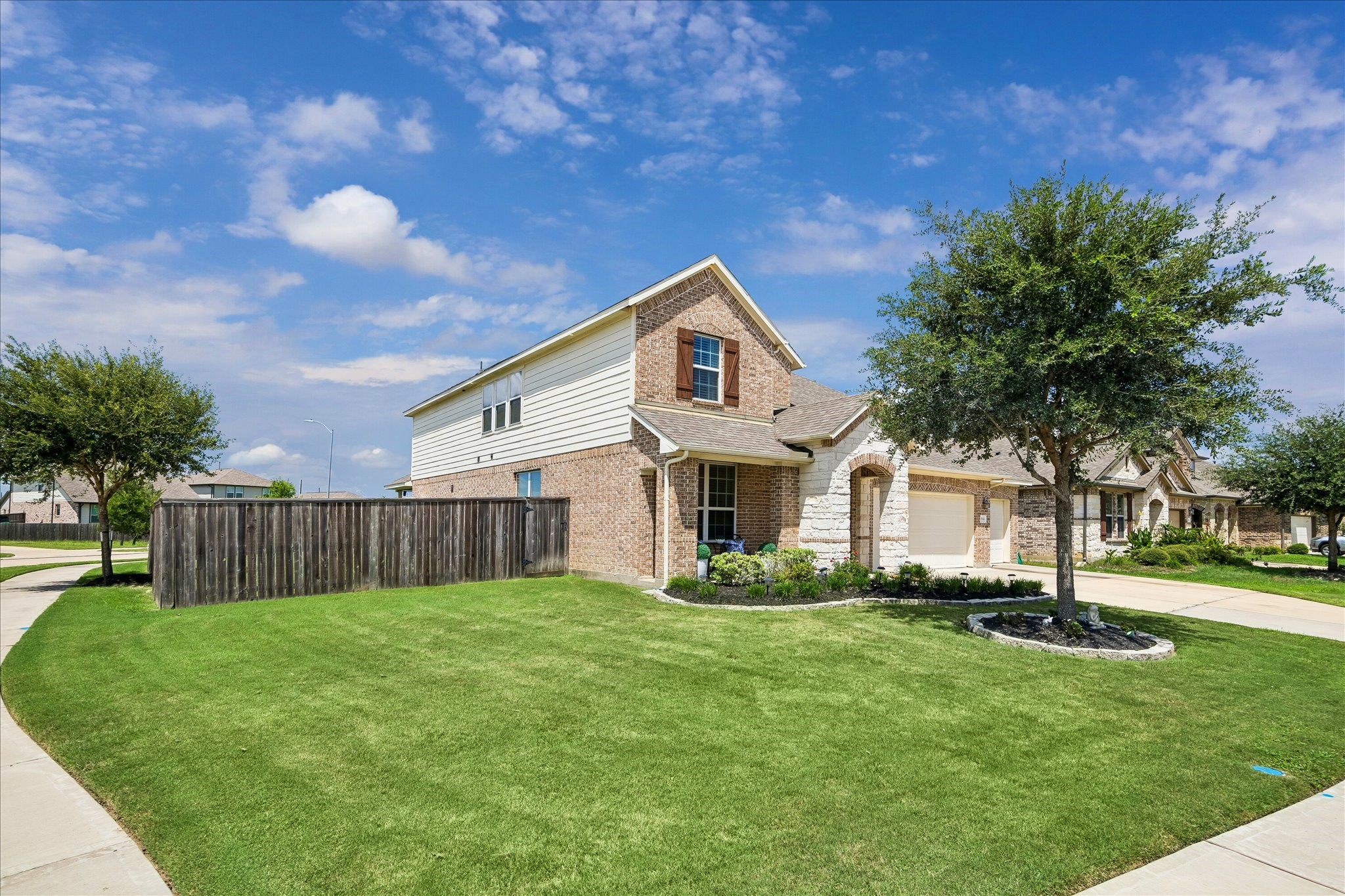 25934 Bronze Oak Court Property Photo 3