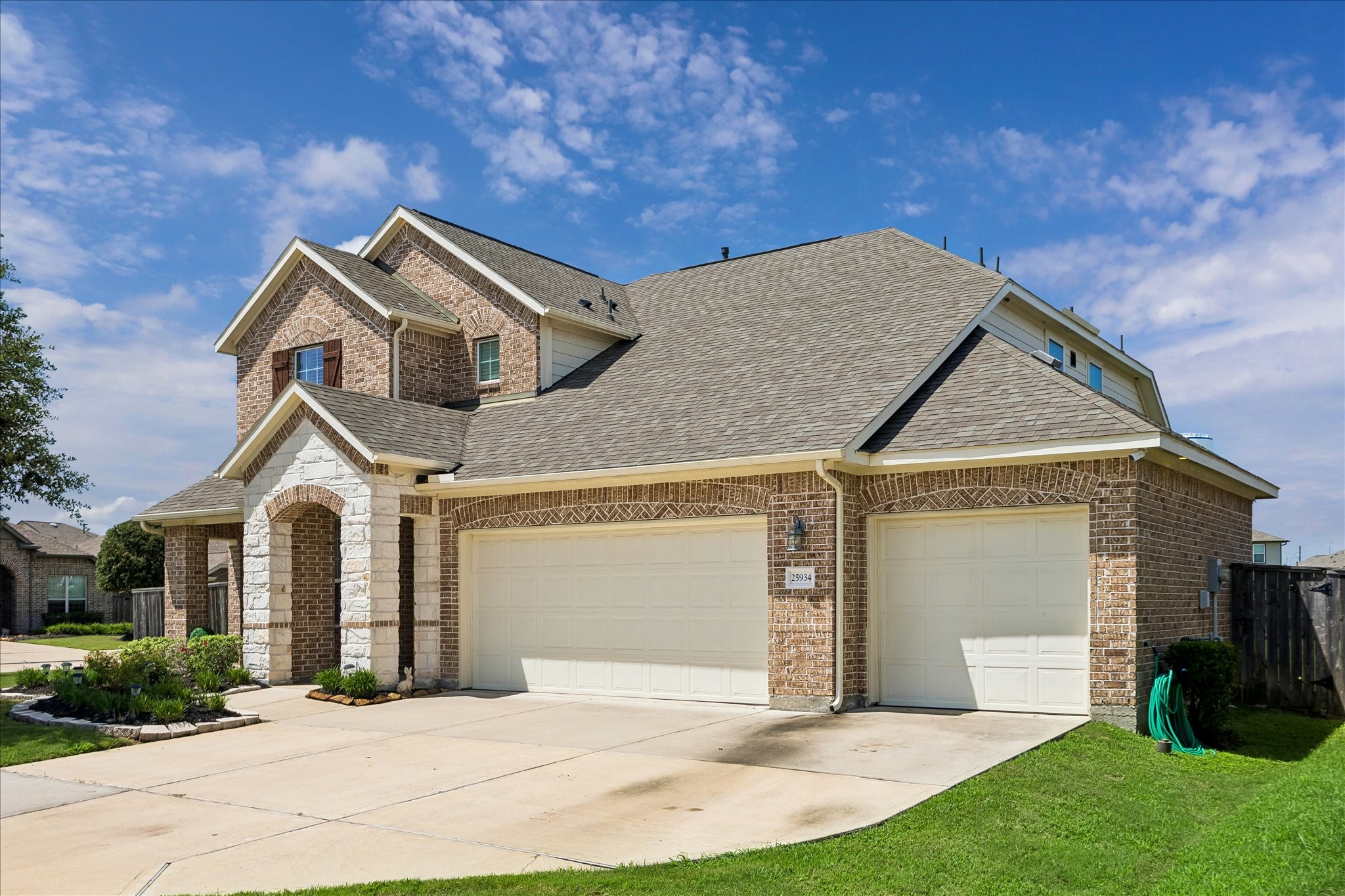 25934 Bronze Oak Court Property Photo 4