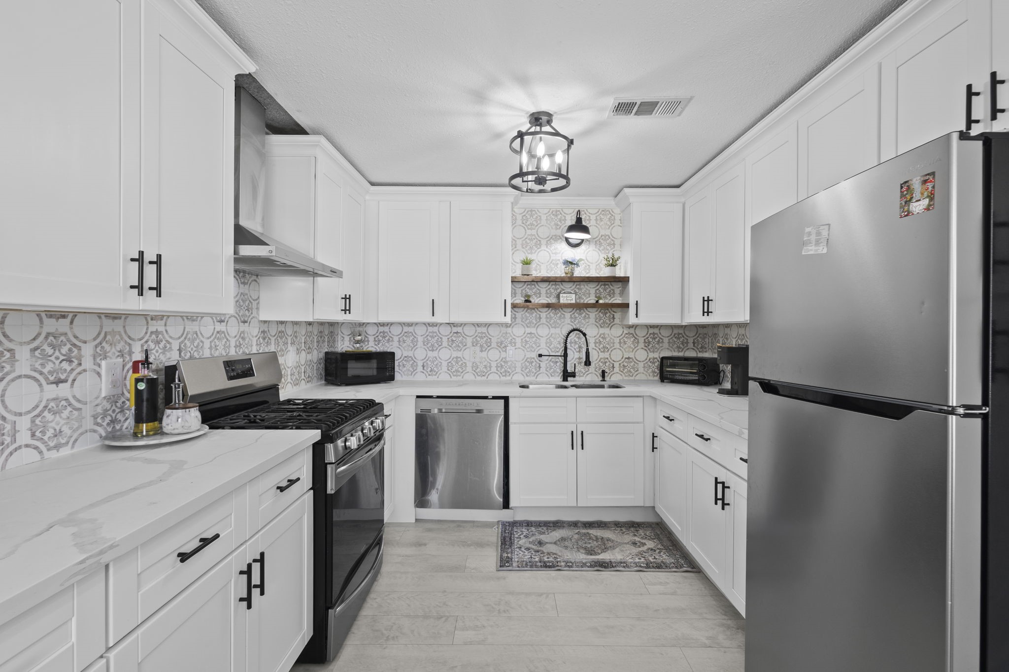 1006 Montgomery Street Property Photo 8