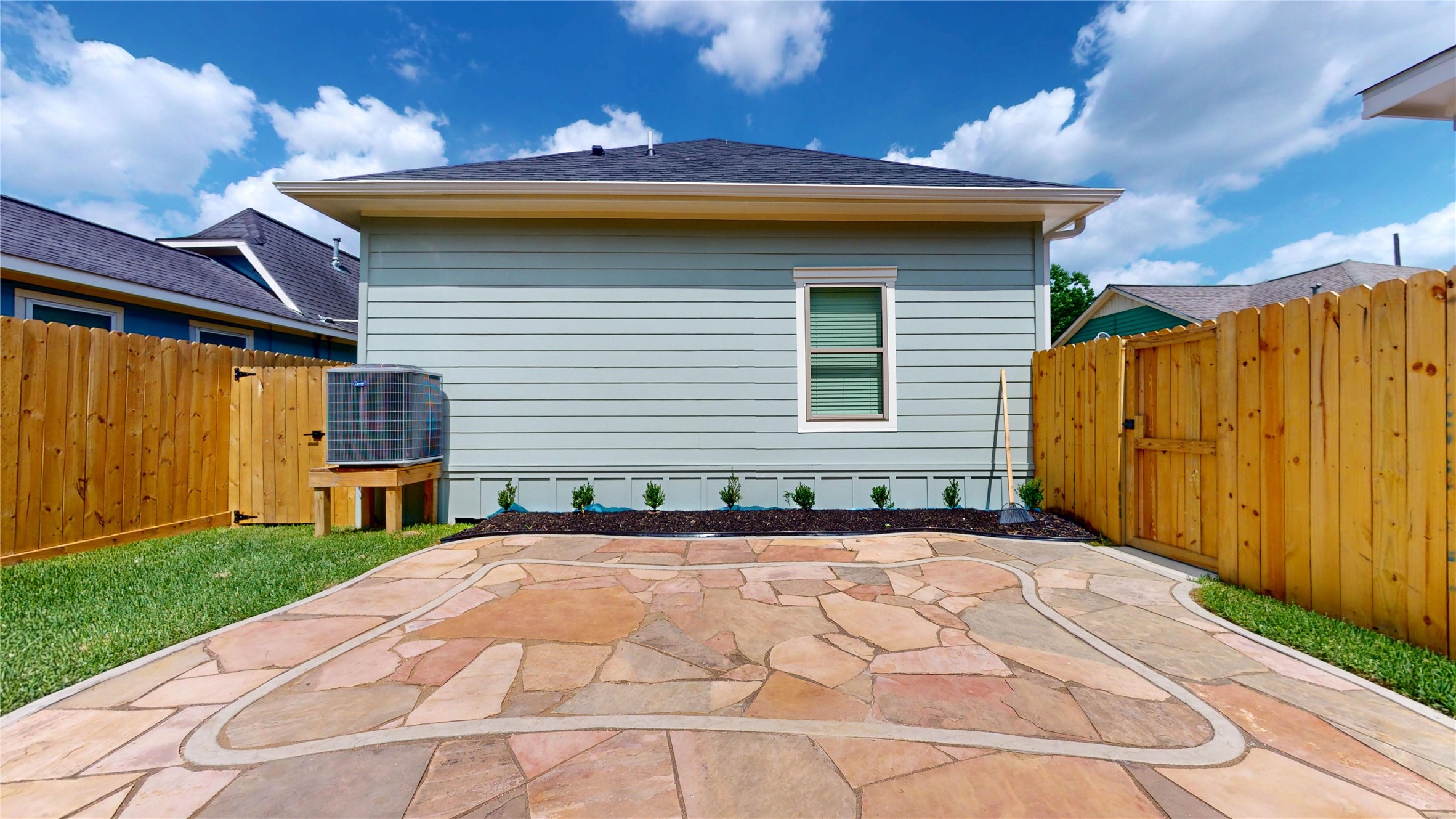 4305 Rogers Street Property Photo 5
