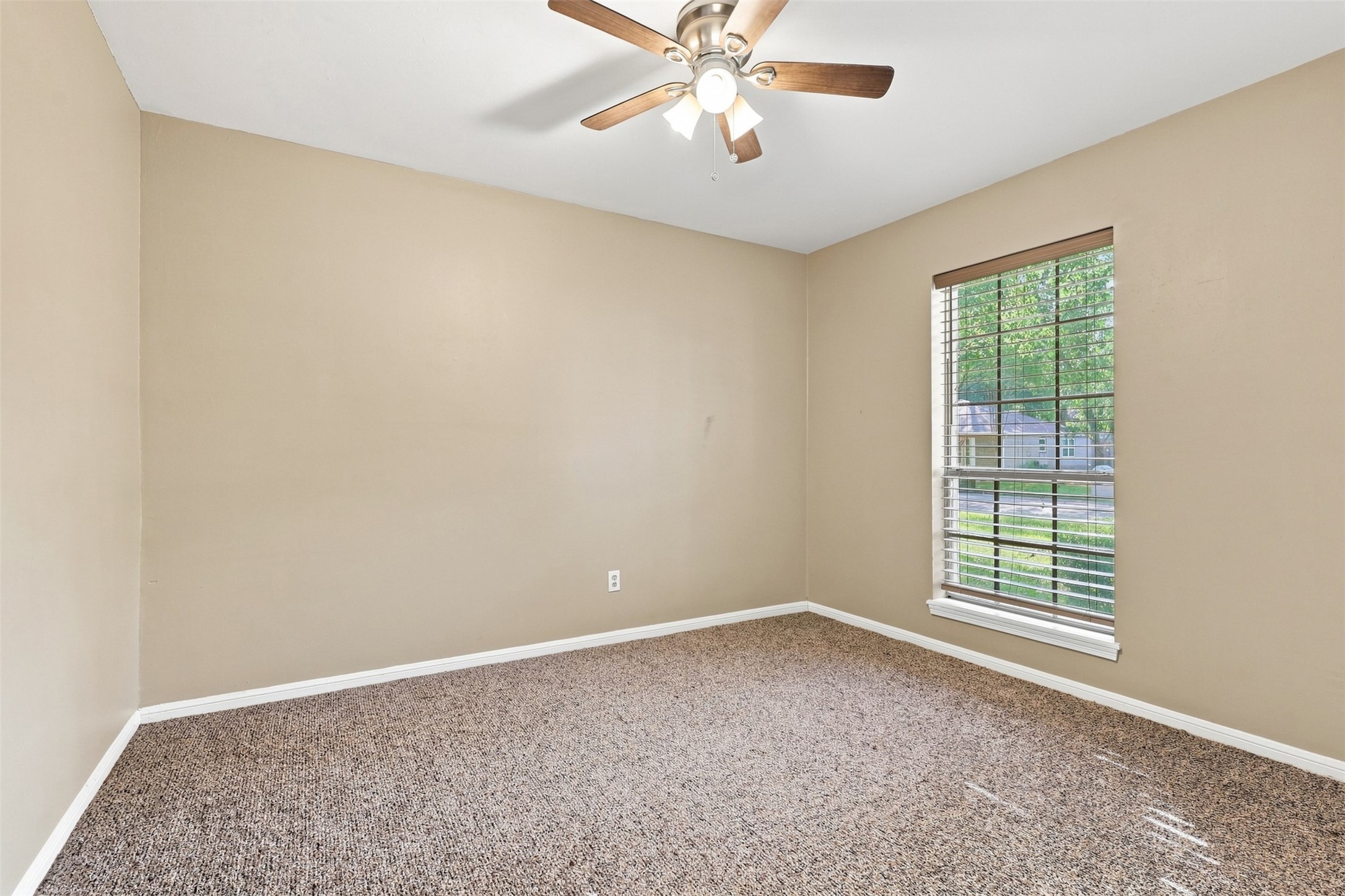 7714 Kleingreen Lane Property Photo 11