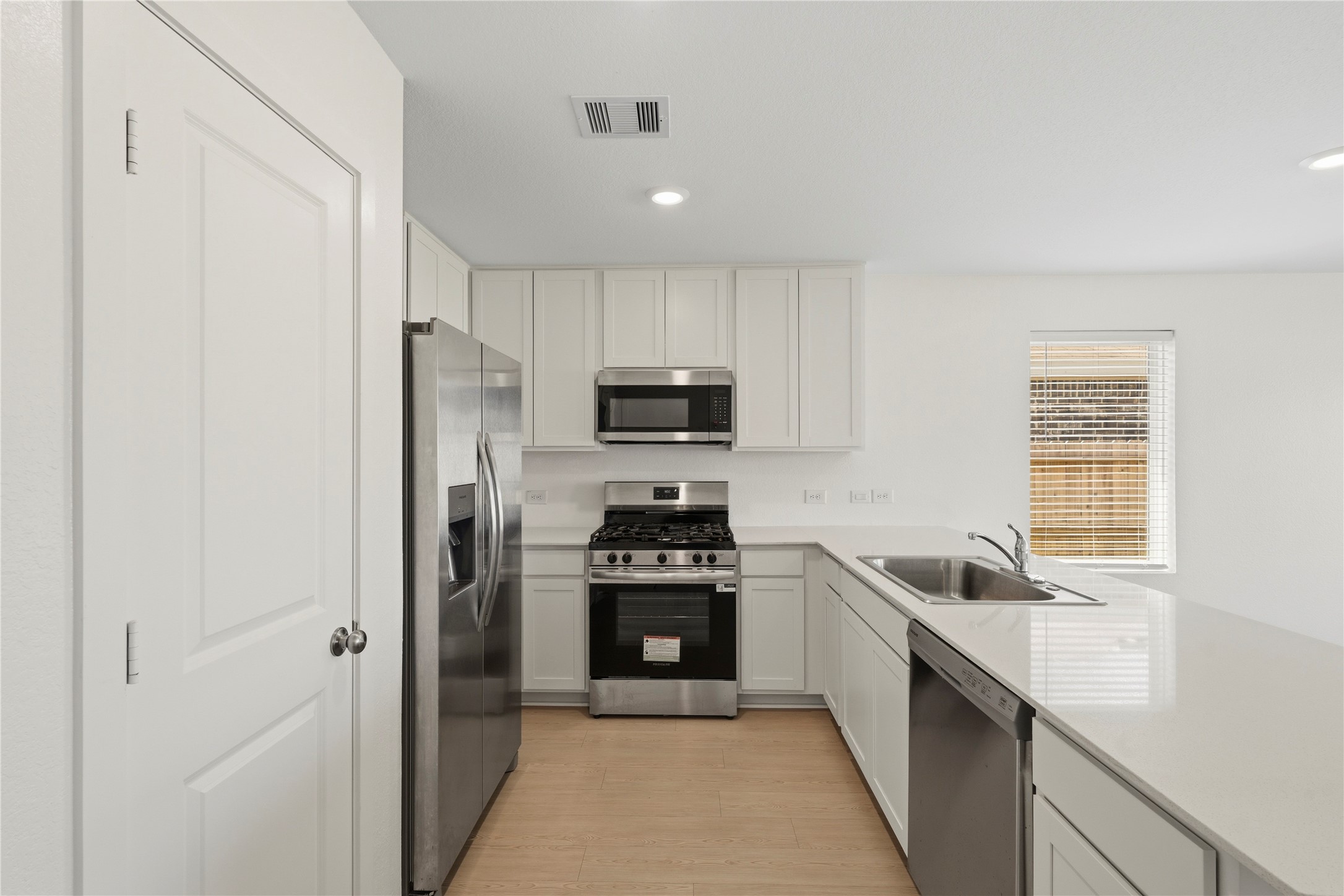9323 Speckled Trout Drive Property Photo 6
