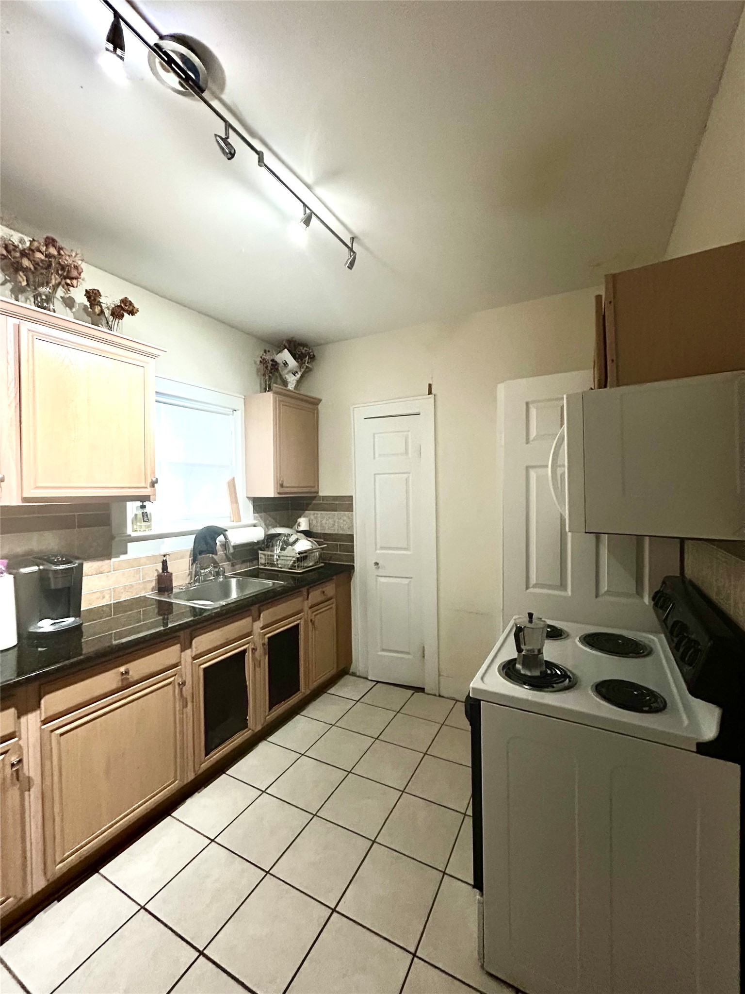 2405 Isabella Street 3 Property Photo 4