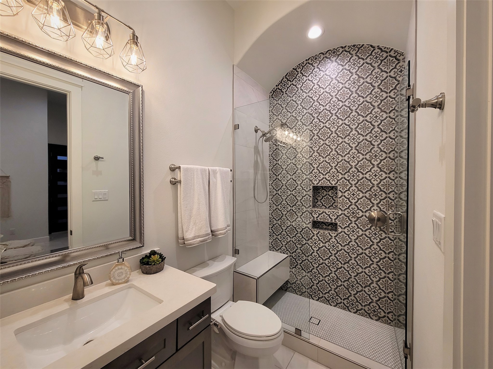 706 Delano Street A Property Photo 5