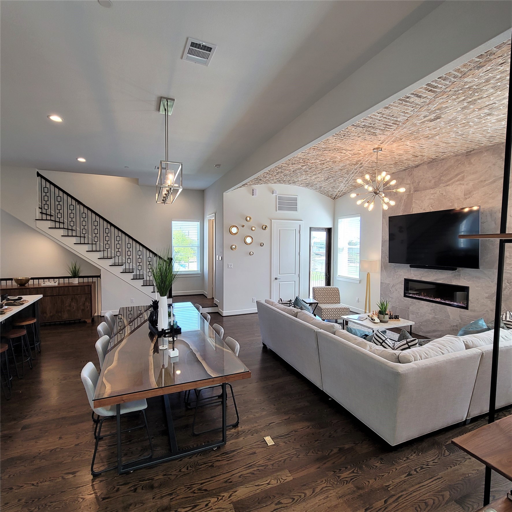 706 Delano Street A Property Photo 14