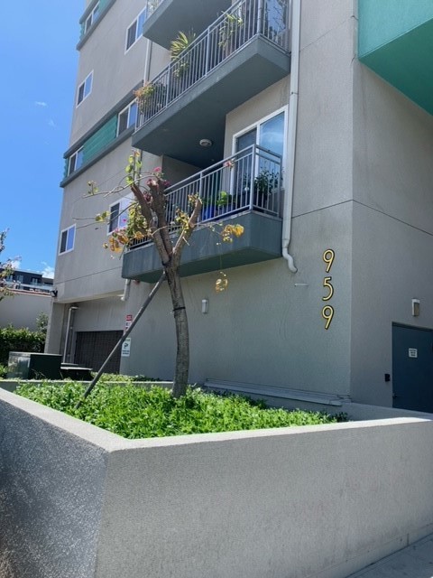 959 S Ardmore Ave Property Photo 4