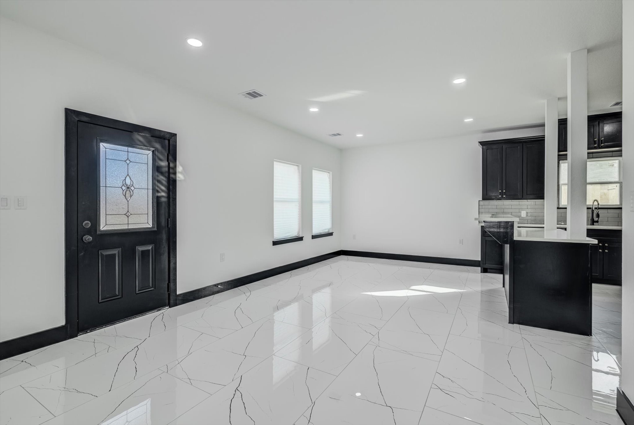 5911 Rietta Property Photo 4