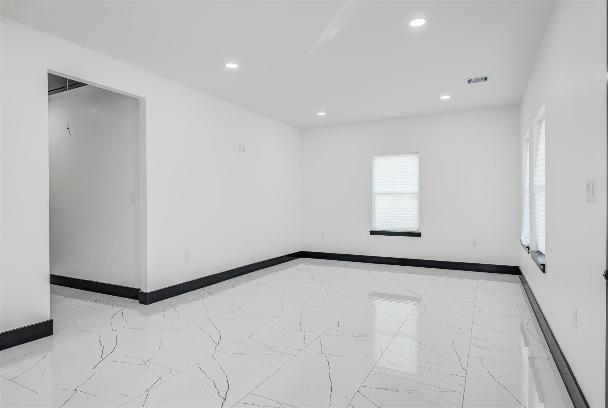 5911 Rietta Property Photo 8