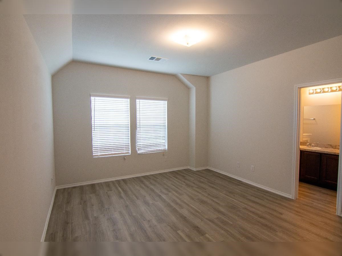 21923 King Heights Lane Property Photo 4