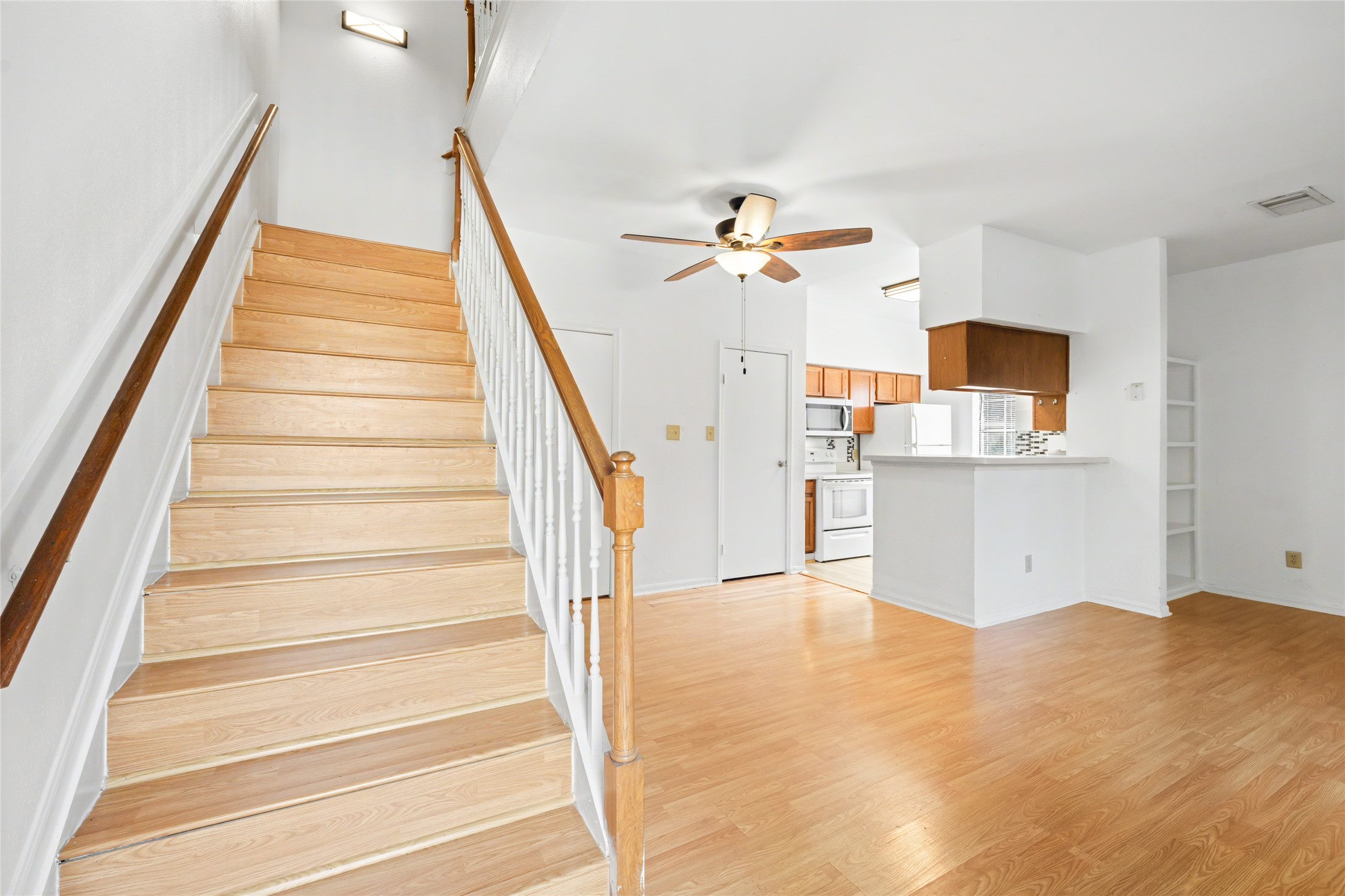 7575 Cambridge Street 1304 Property Photo 11
