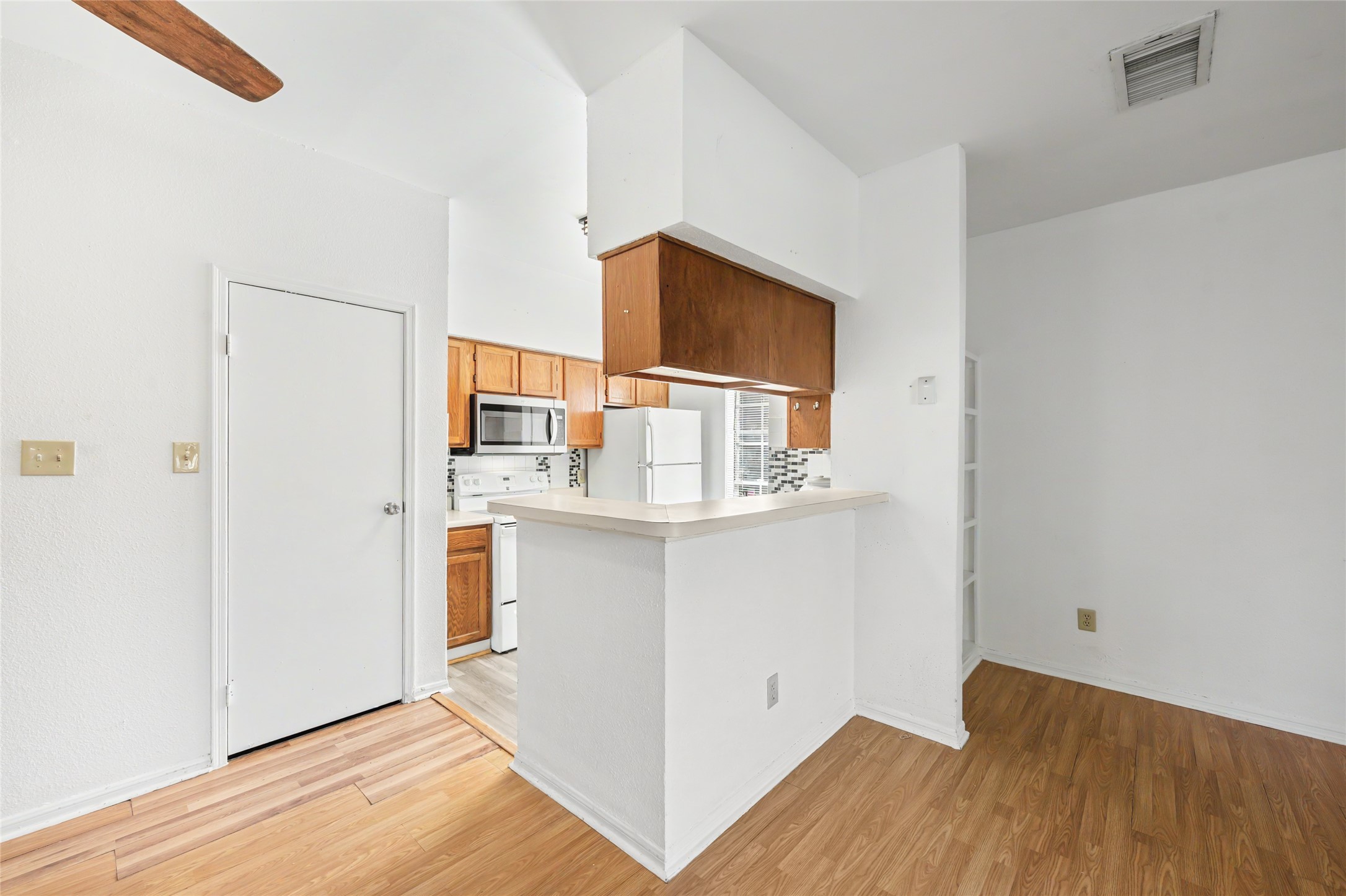 7575 Cambridge Street 1304 Property Photo 21