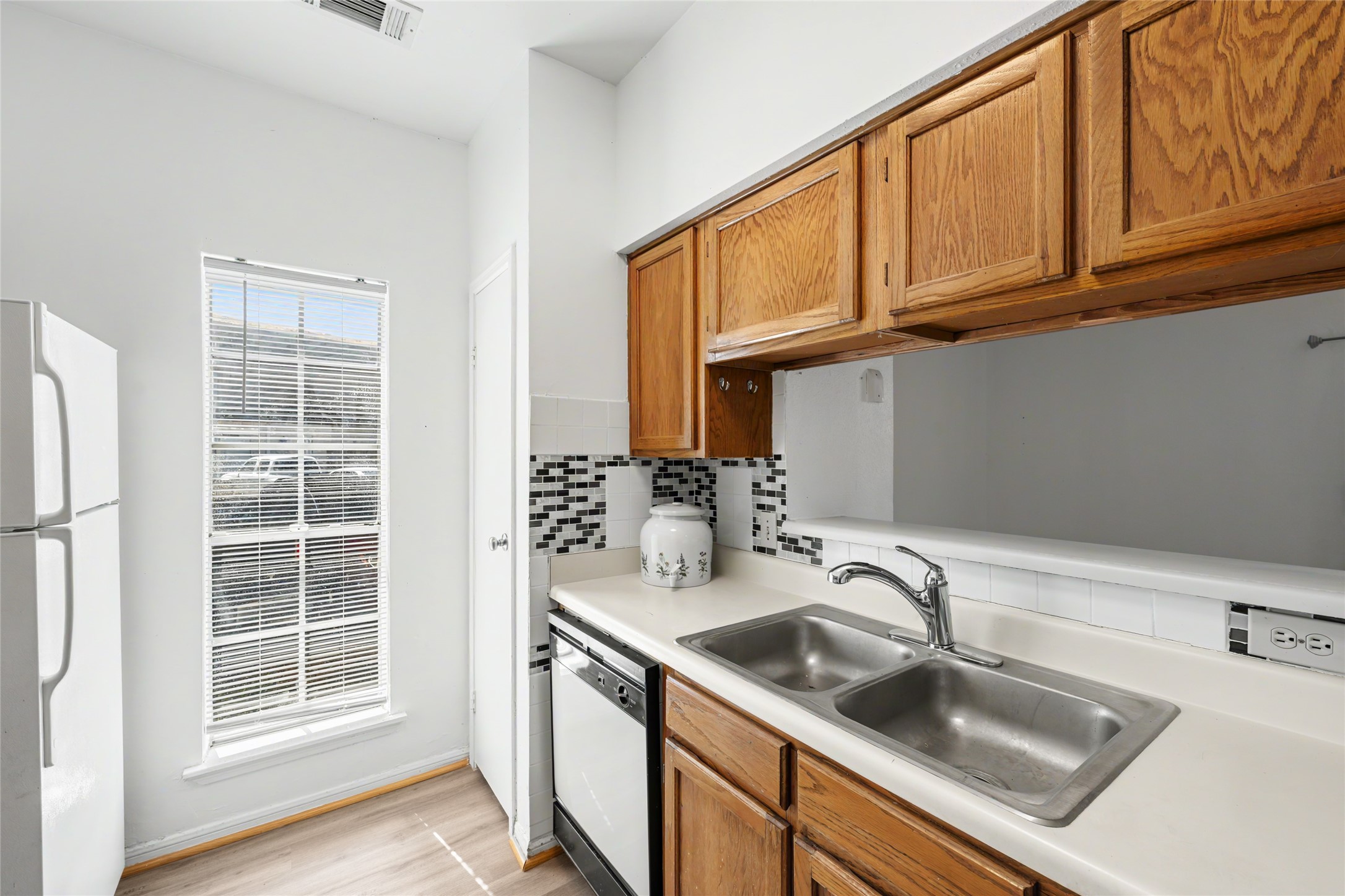 7575 Cambridge Street 1304 Property Photo 25