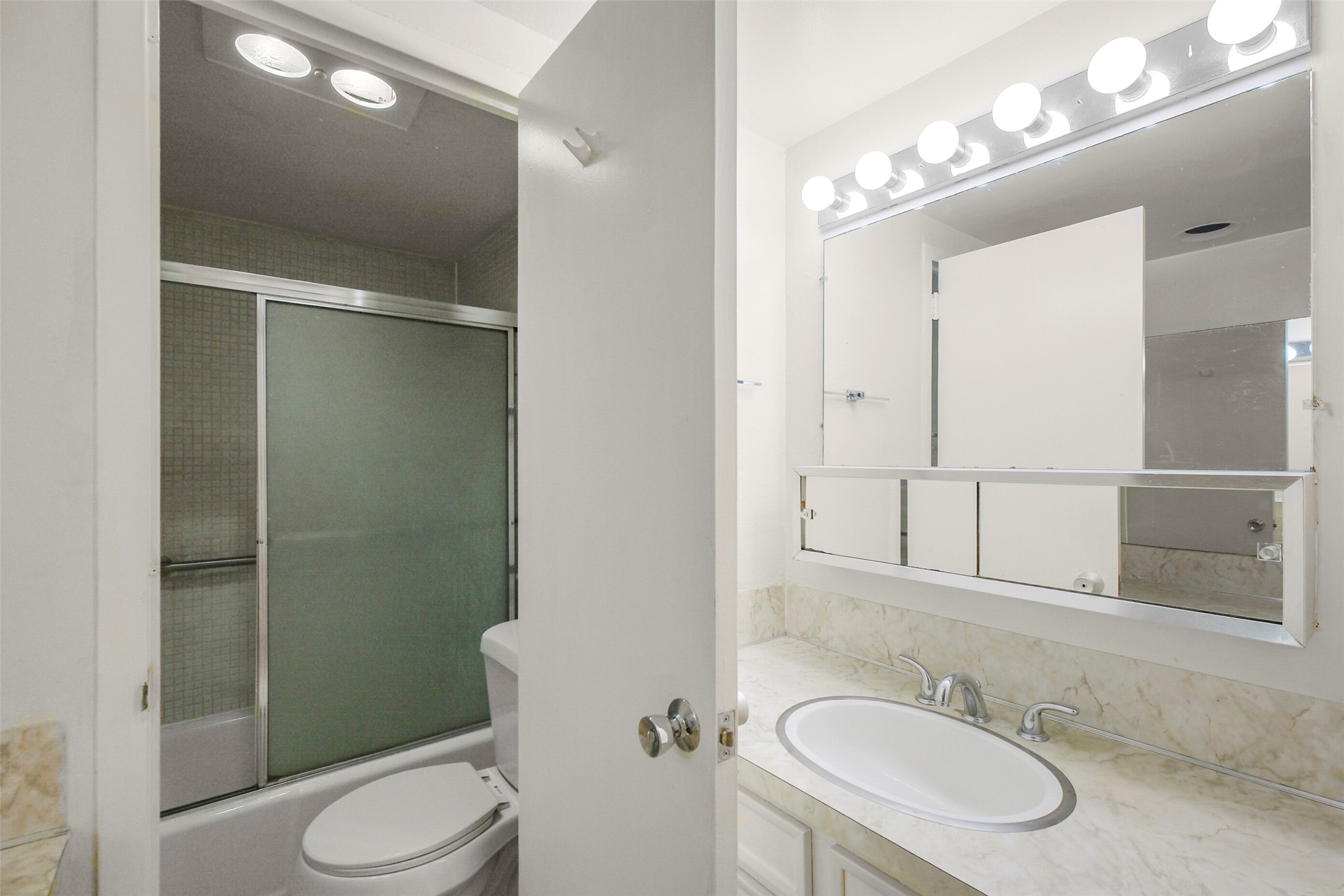 7520 Hornwood Drive 103 Property Photo 15