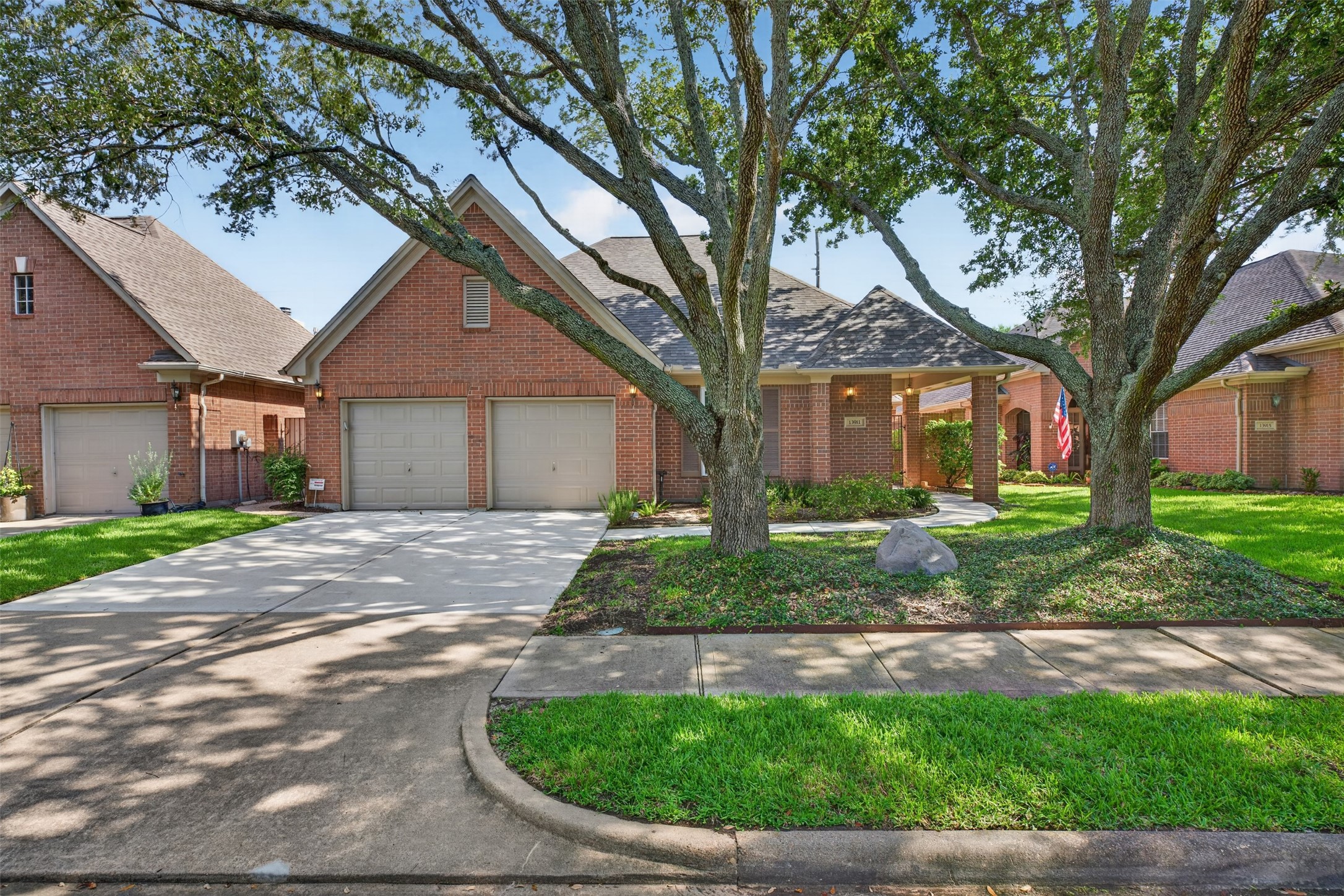 13911 Carriage Walk Lane Property Photo 1