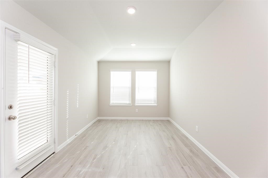 7214 Toluca Drive Property Photo 9