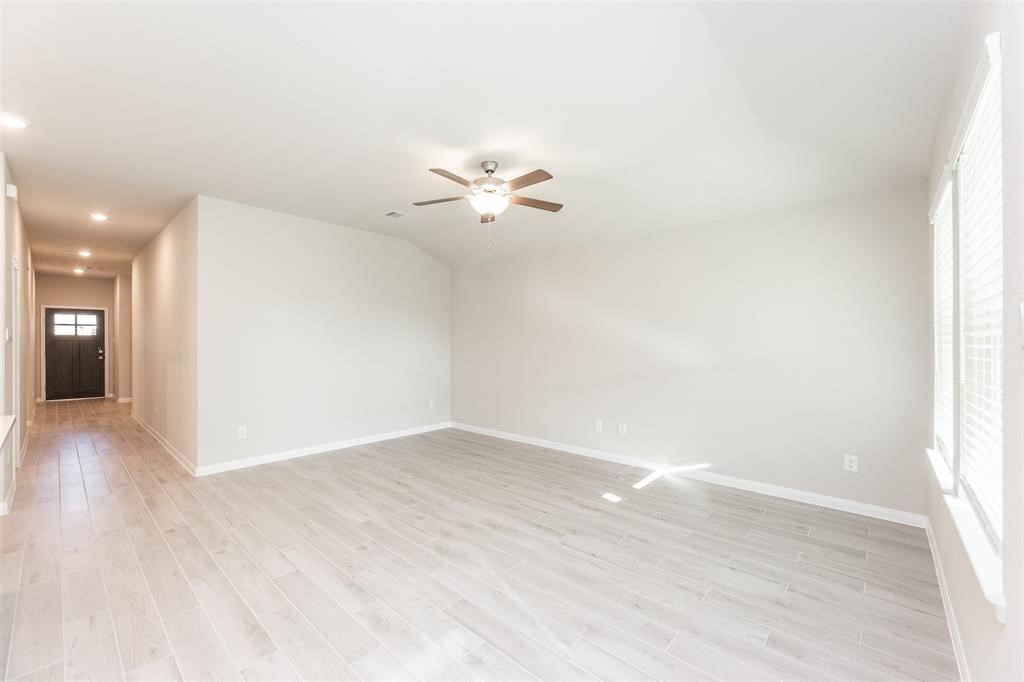 7214 Toluca Drive Property Photo 10