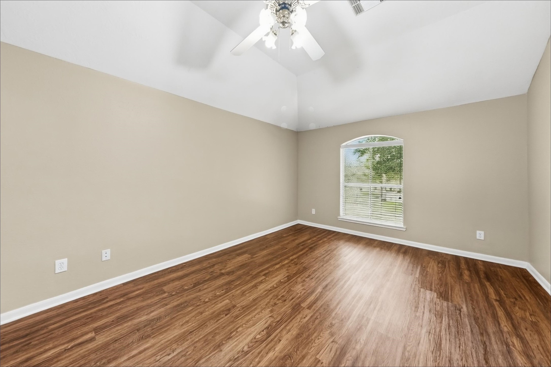 20263 Eden Pines Property Photo 10