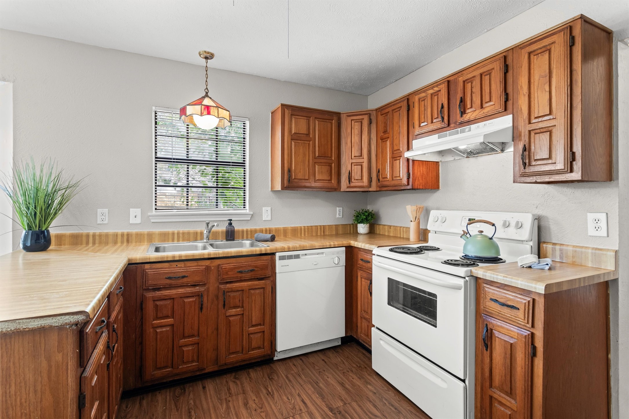 20406 Blue Juniper Drive Property Photo 4
