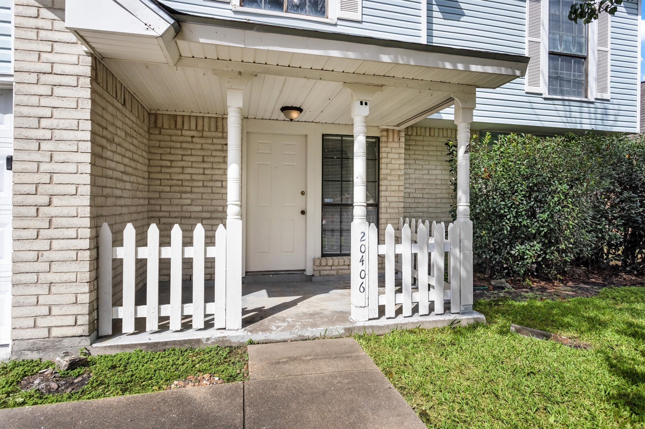 20406 Blue Juniper Drive Property Photo 7