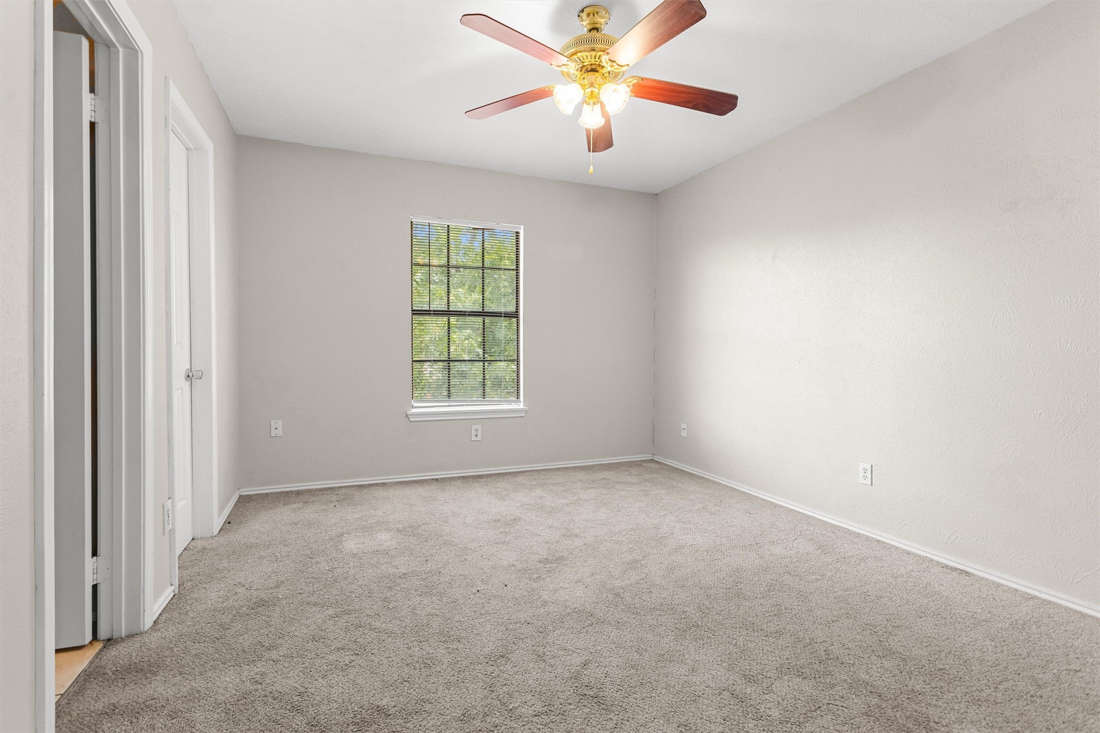 20406 Blue Juniper Drive Property Photo 28
