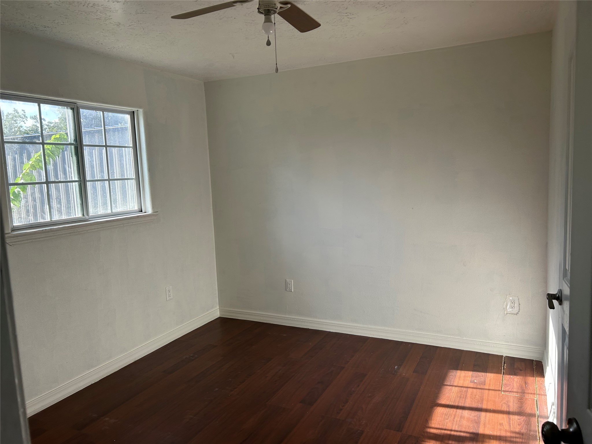 10133 Friendly Road Property Photo 4